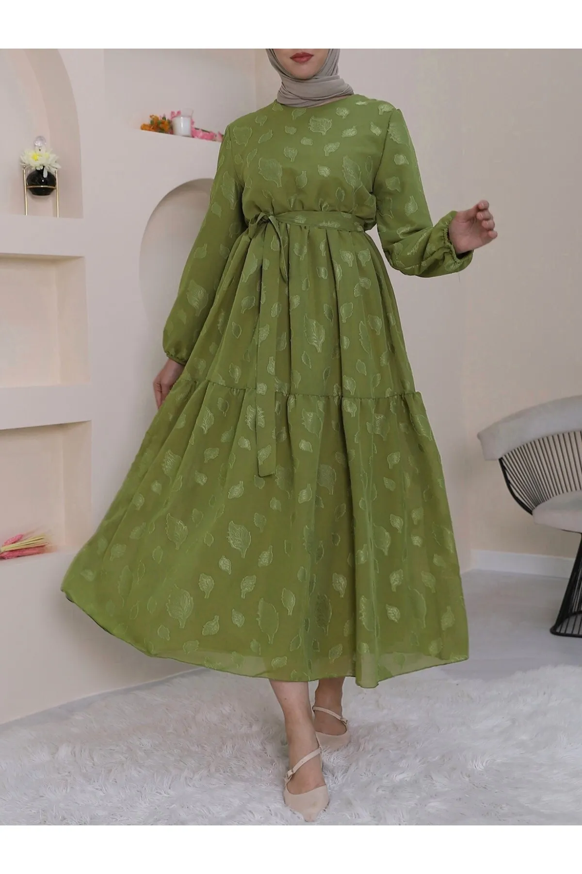 Modamorfo  Gefüttertes Kleid mit elastischem Taillengürtel und Gürtel