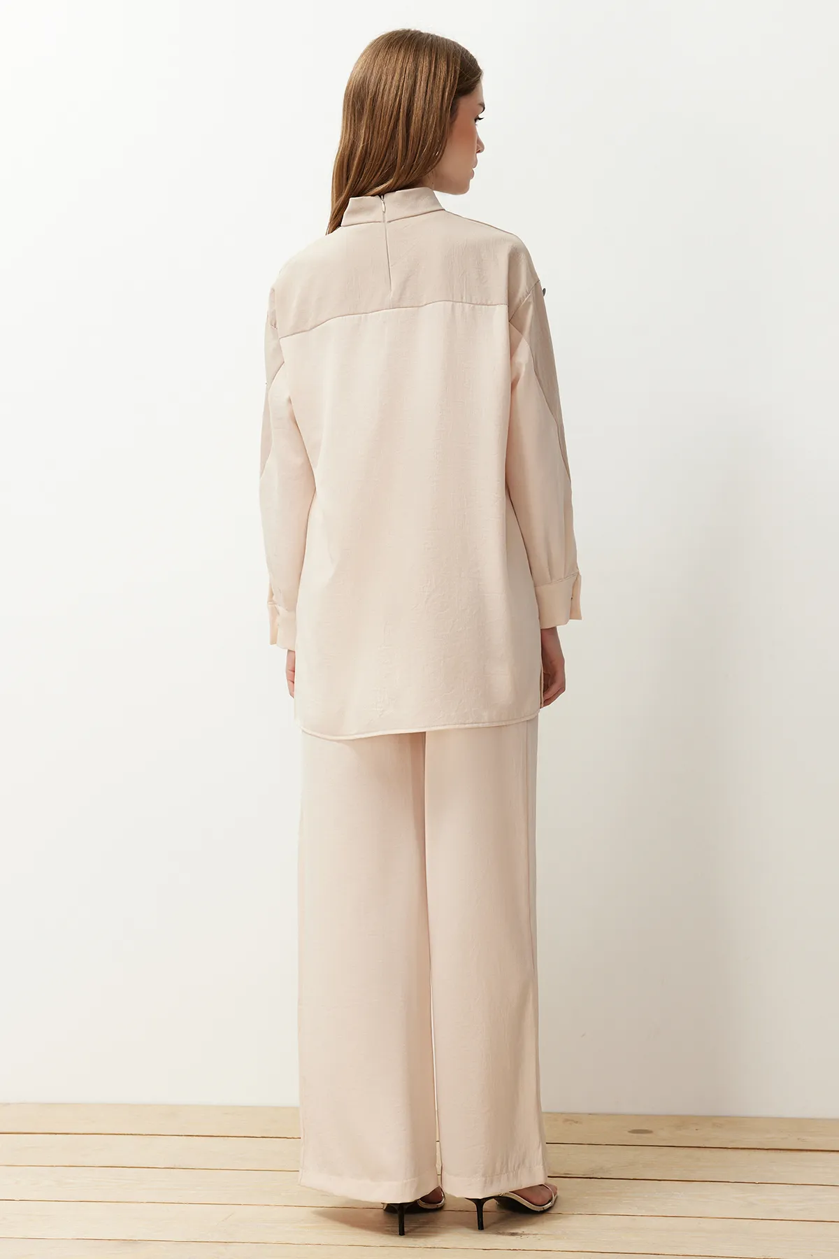 Trendyol Modest  Gewebtes Aerobin-Unterteil mit Steinknopfdetails und Farbblockierung, oberes Set TCTSS24US00046