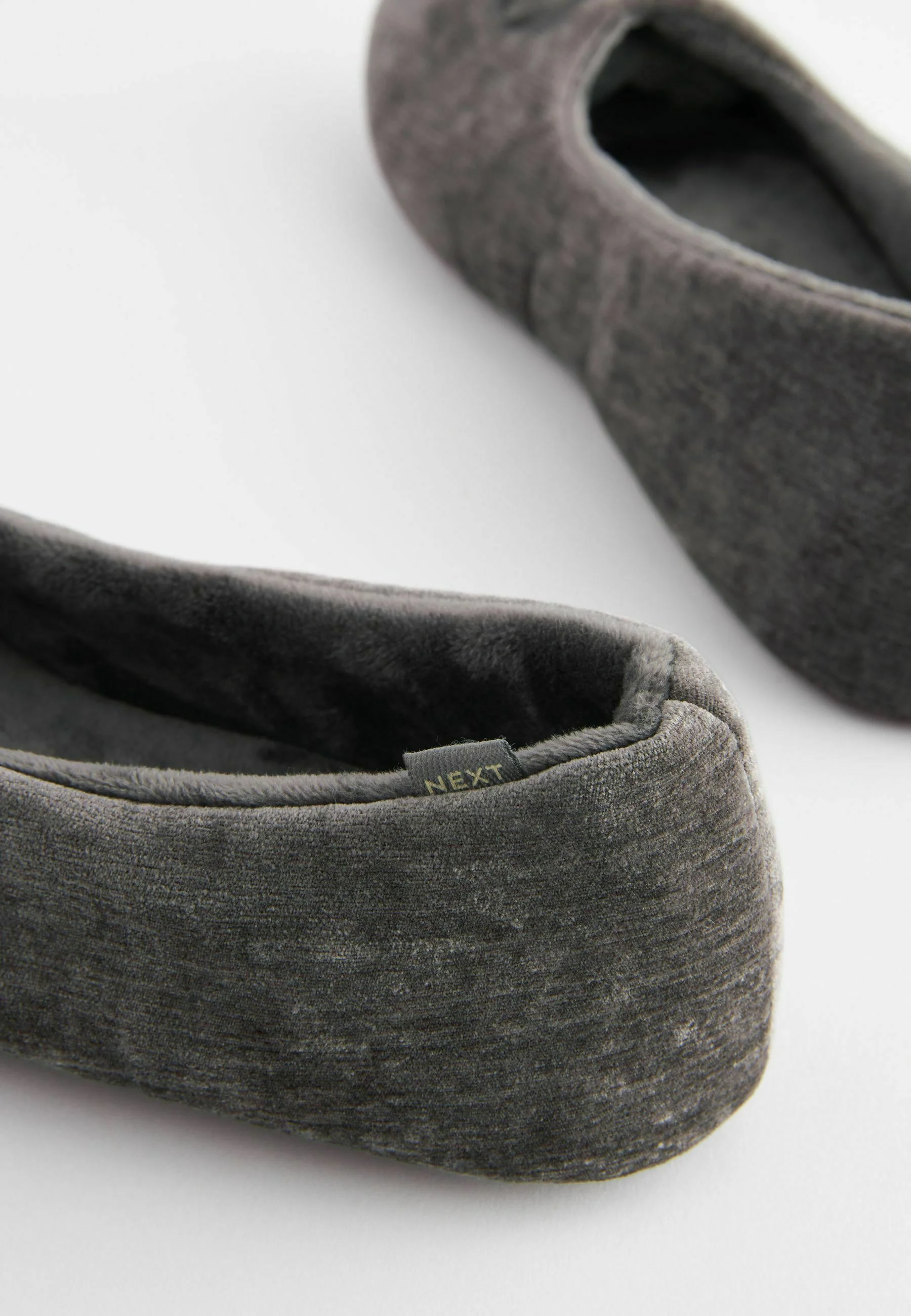 Siguiente REGULAR FIT - Pantuflas