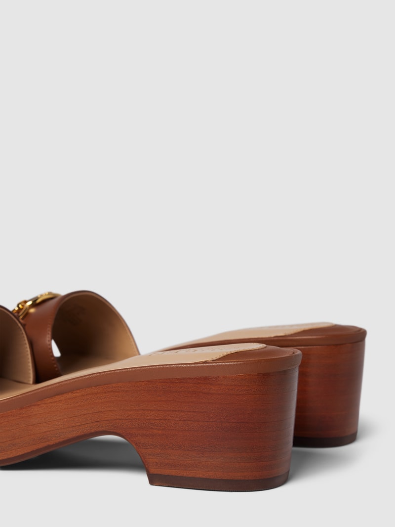 Pantolette mit Label-Applikation Modell 'ROXANNE' in cognac