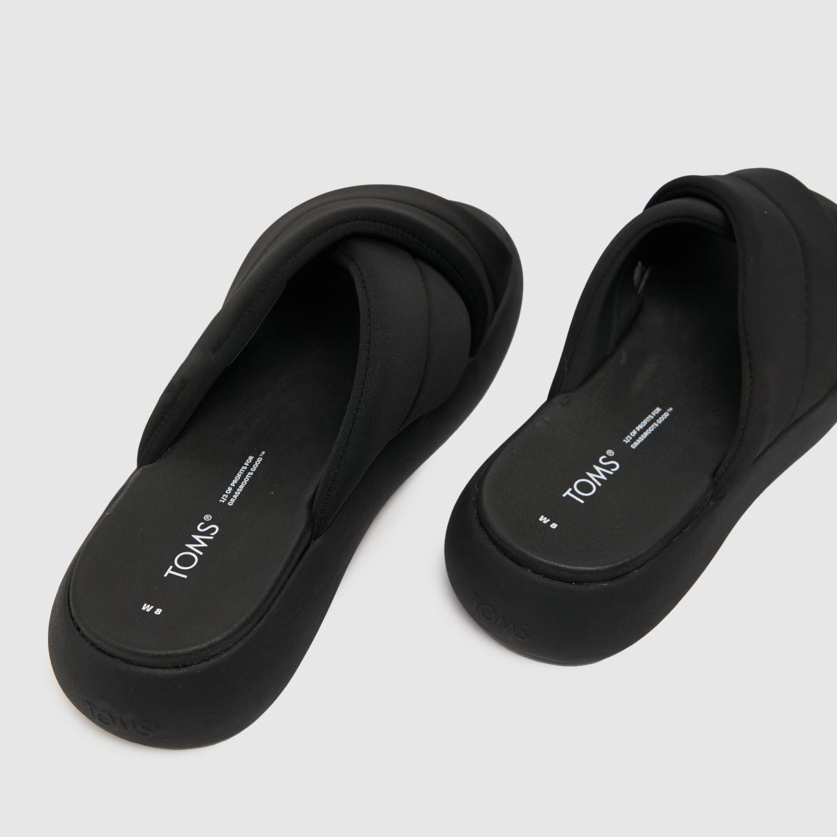 TOMS – Svarta sandaler med crossovermönster från alpagarta i mallow-modell