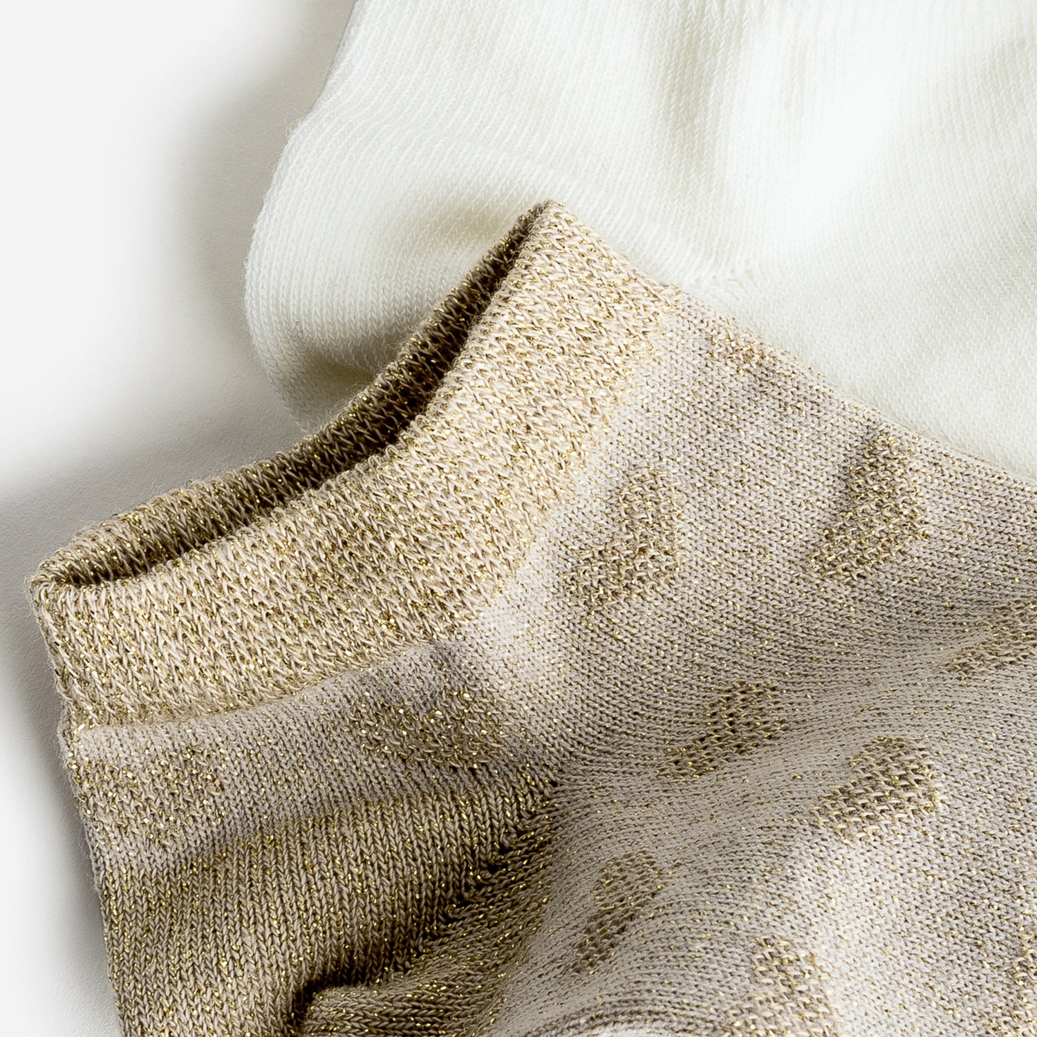 Chaussettes beige doré jacquard cœurs et écrues