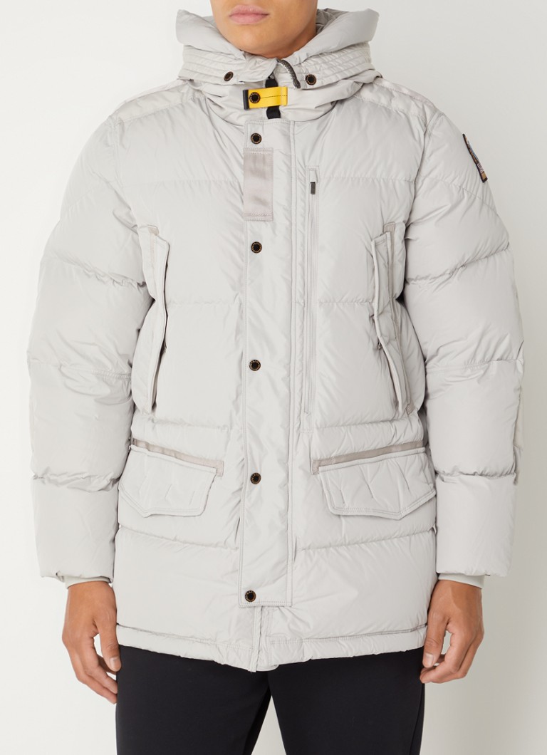 Parka Parajumpers Harraseeket com enchimento de plumas e capuz.