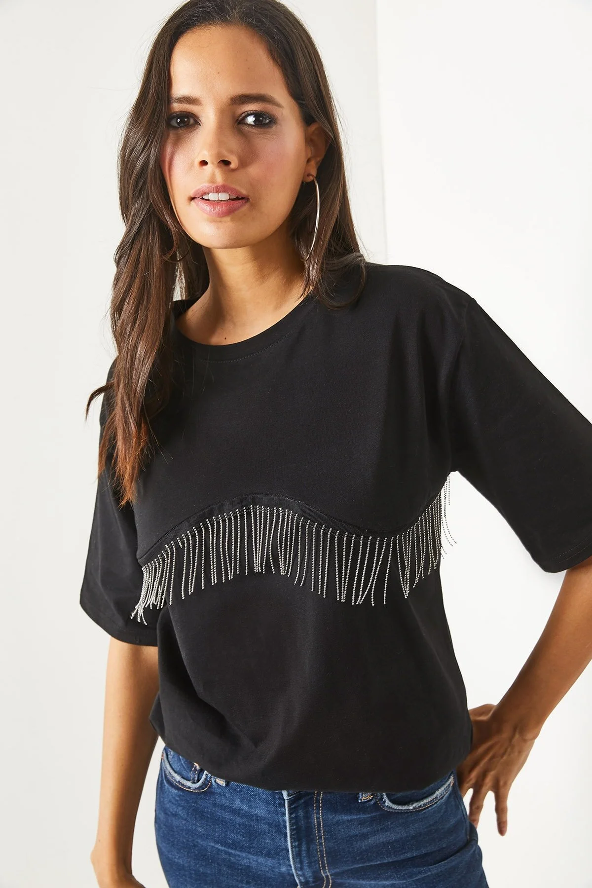 Olalook  Schwarzes, mit Kettengarnitur verziertes Oversize-T-Shirt für Damen TSH-19000697