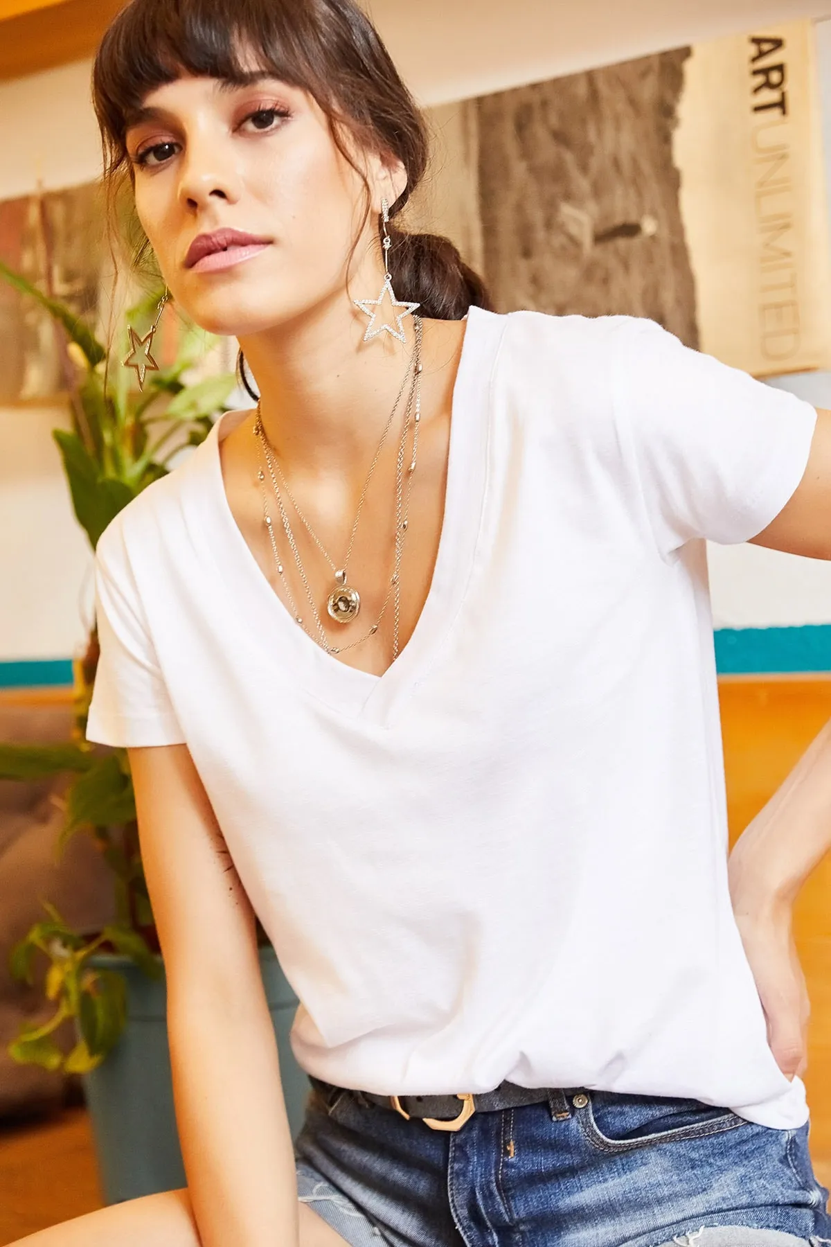 Olalook  Weißes Damen-T-Shirt aus Baumwolle mit V-Ausschnitt TSH-19000396