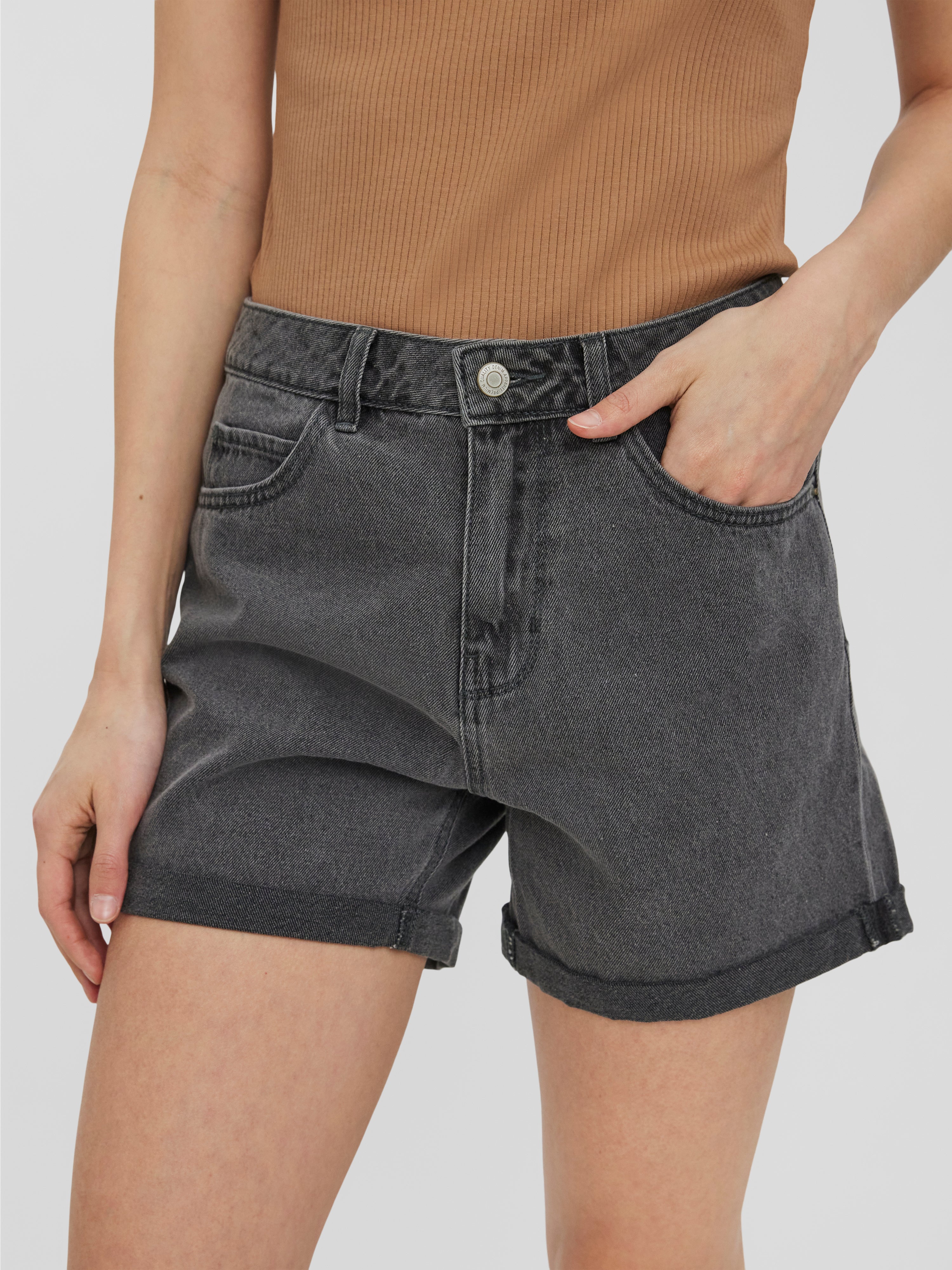 VMNINETEEN Shorts