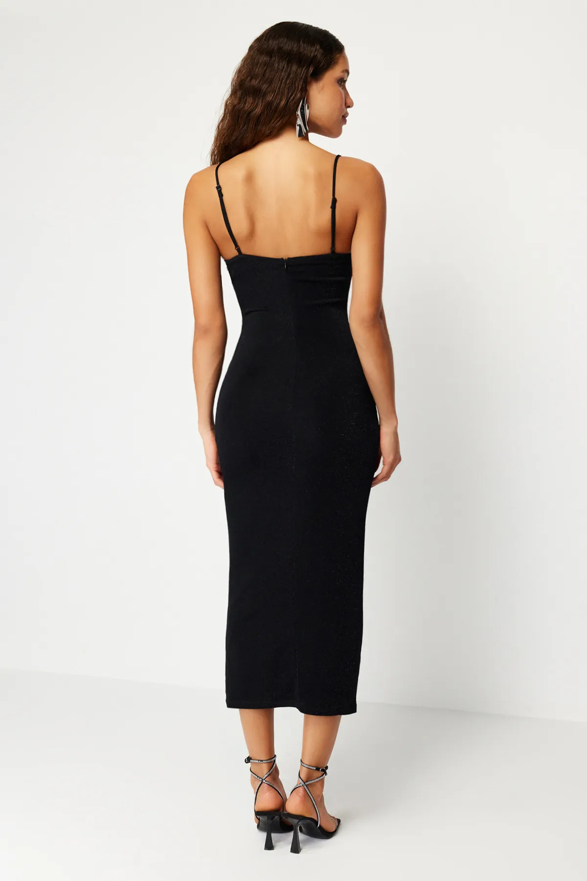 Trendyol Collection  Schwarzes glitzerndes, stilvolles Abendkleid TPRSS24EL00037
