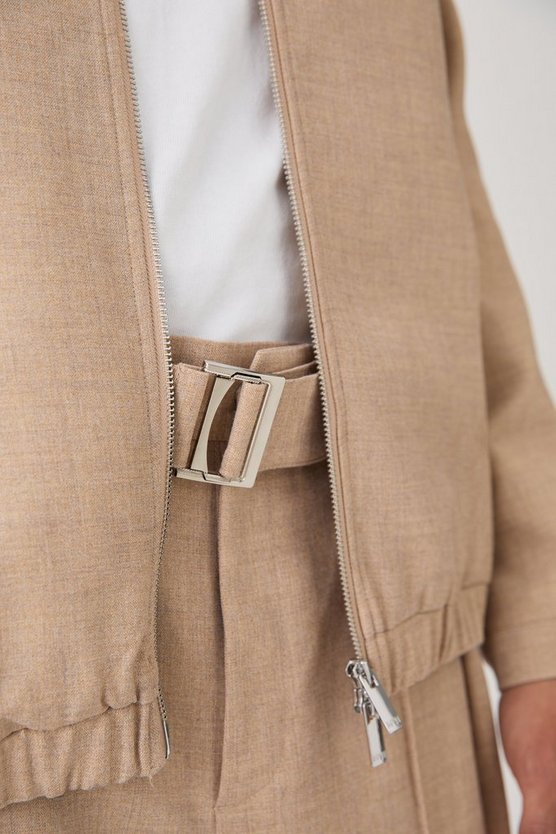 Lockere strukturierte Hose mit Gürtel