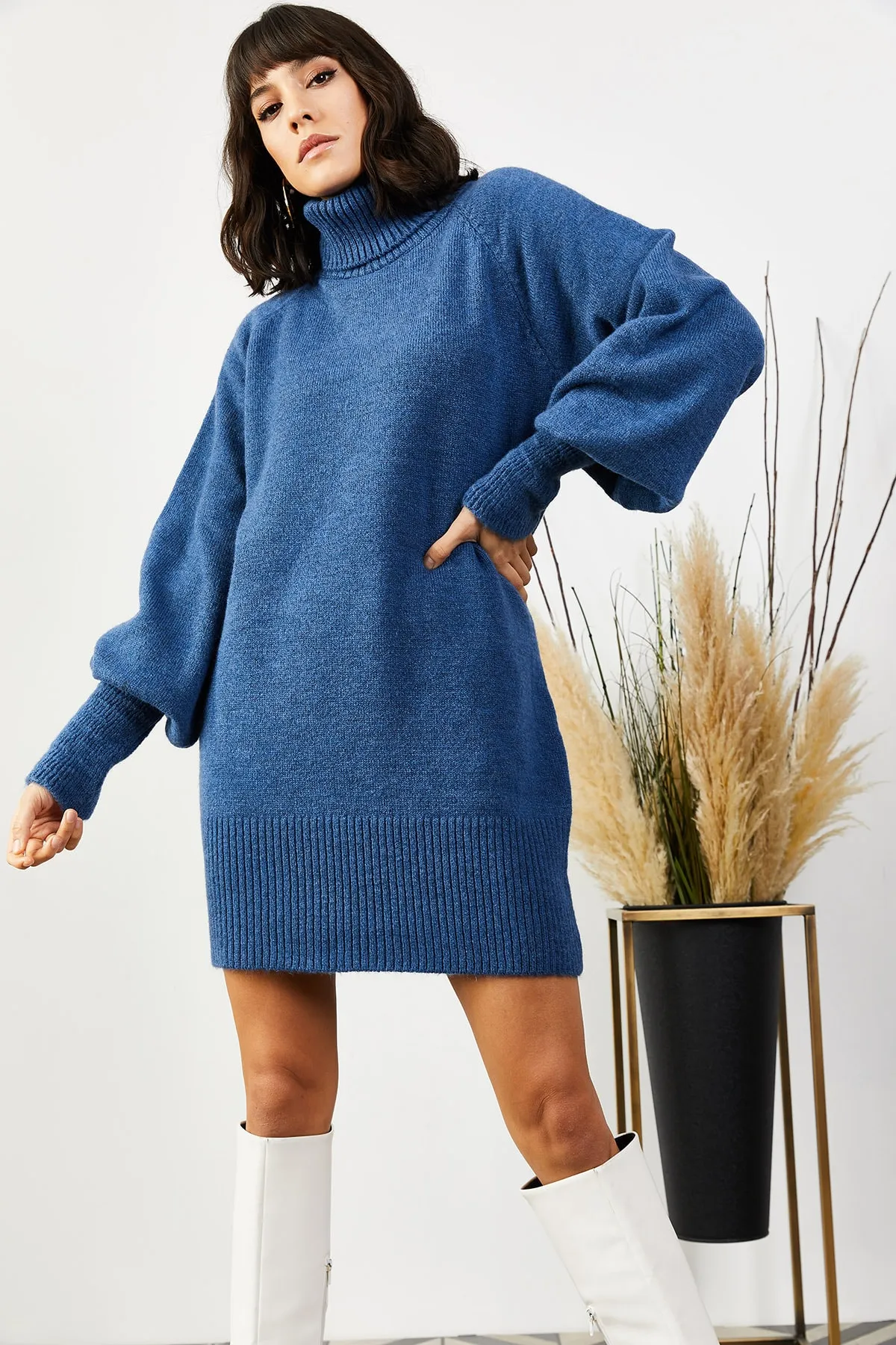 Olalook  Lockeres Strickkleid mit Rollkragen und Ballonärmeln für Damen in Indigo ELB-19000867