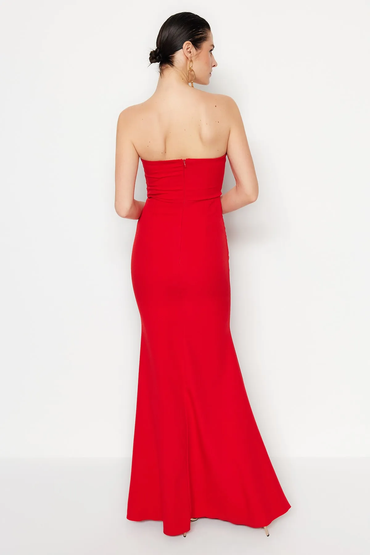 Trendyol Collection  Rotes langes Abendkleid mit Kragendetail TPRSS21AE0121