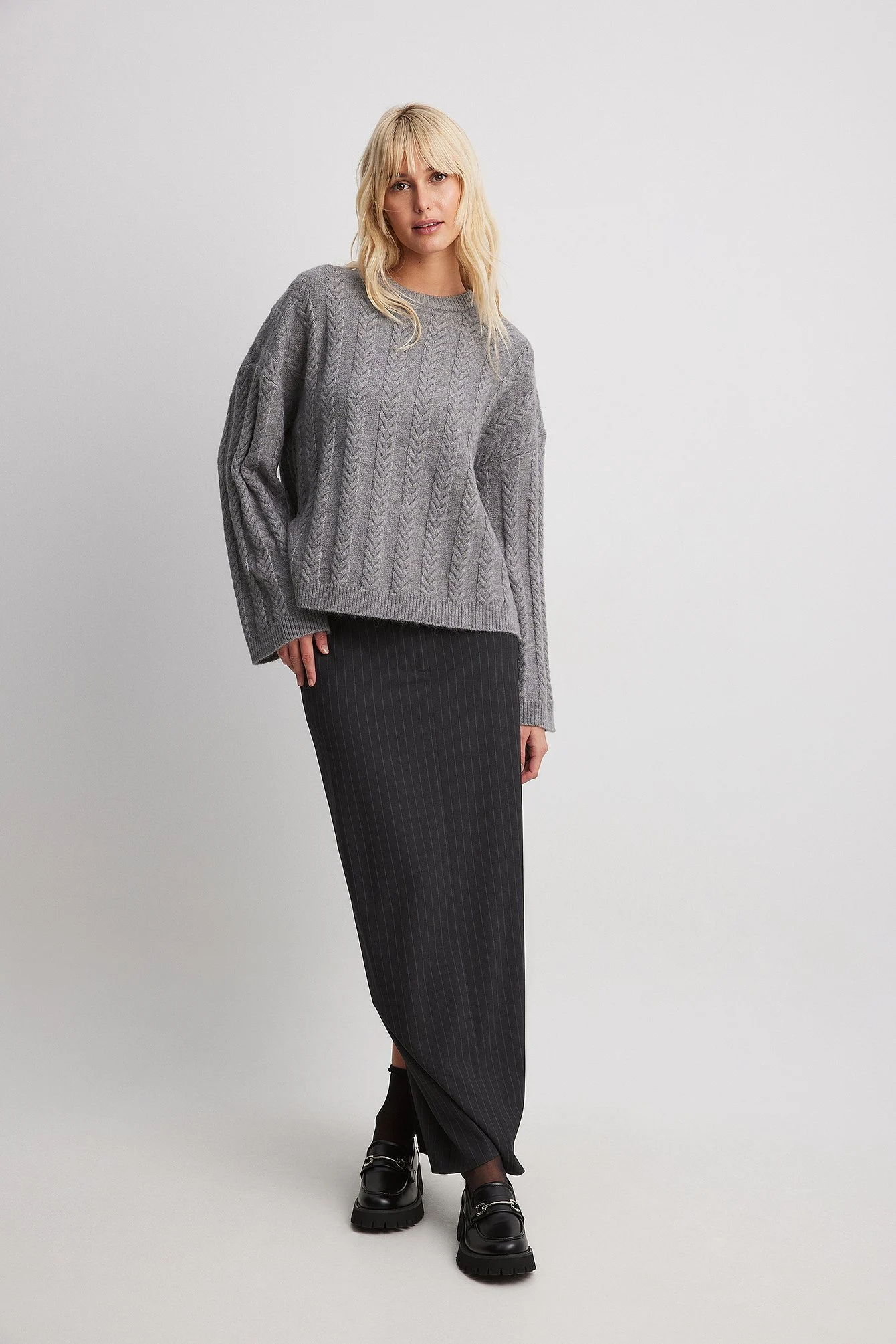 Oversize-Strickpullover mit Zopfmuster
