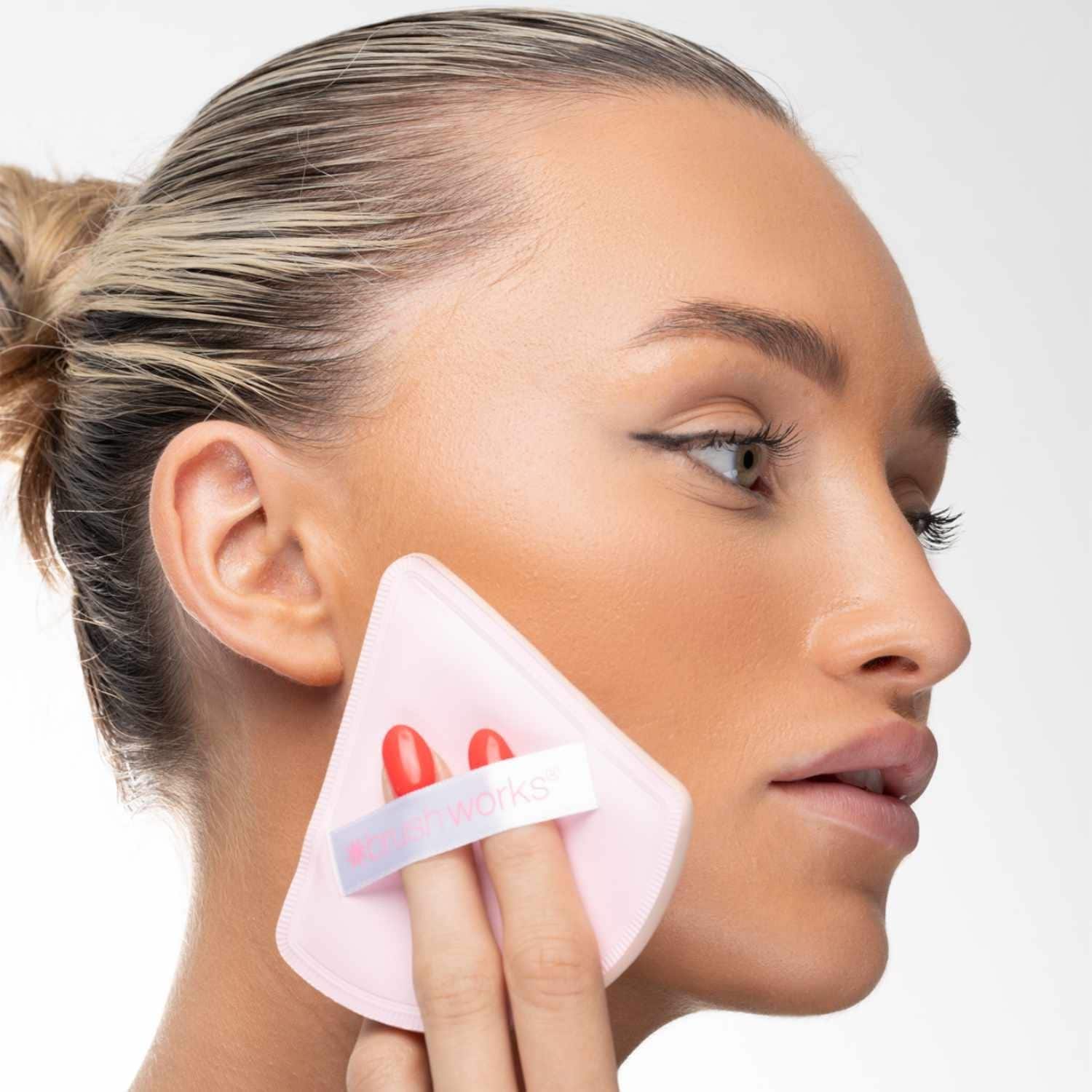Brushworks Duo Triangular Sponges for liquid and cream textures