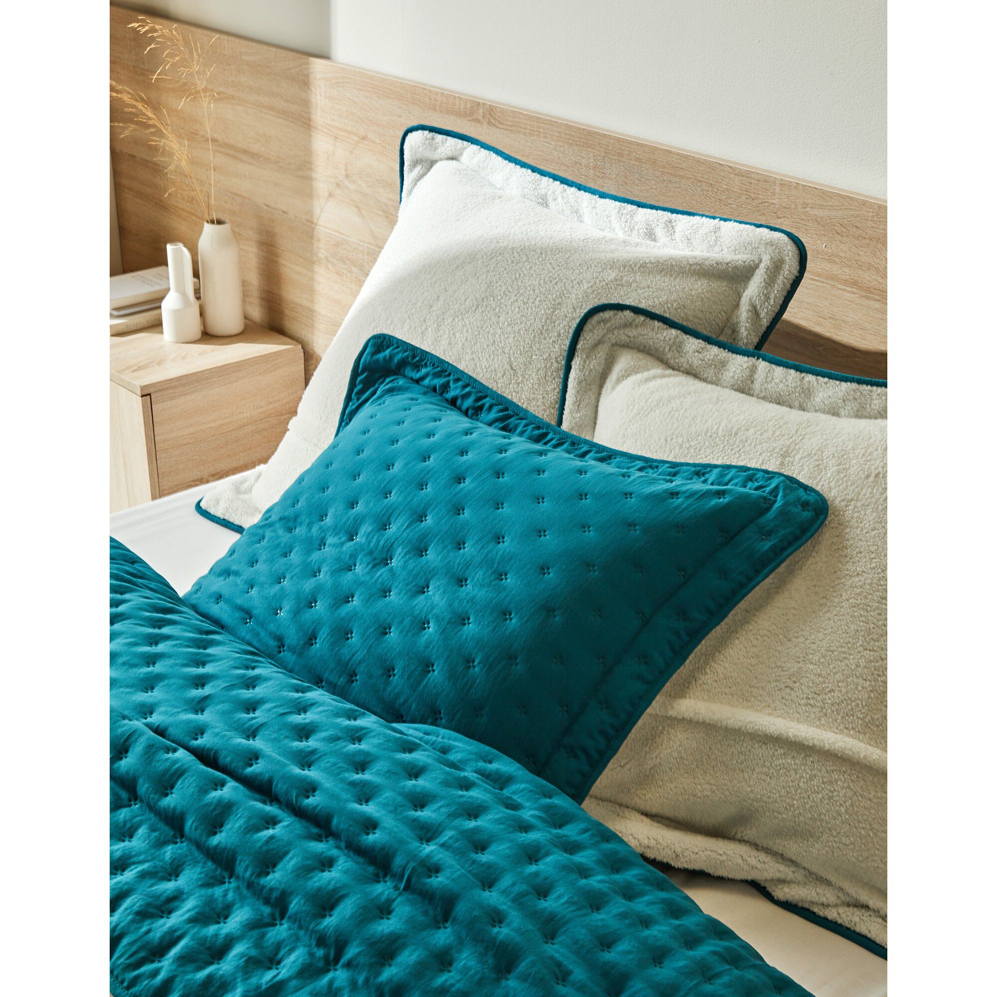 Couvre-lit réversible microfibre matelassée/sherpa