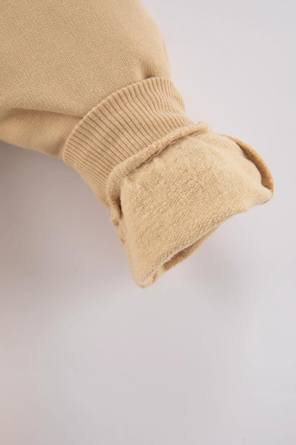 DeFacto  Weiches, pelziges Sweatshirt-Trainingshose für Babys, 2er-Set Y1410a223au