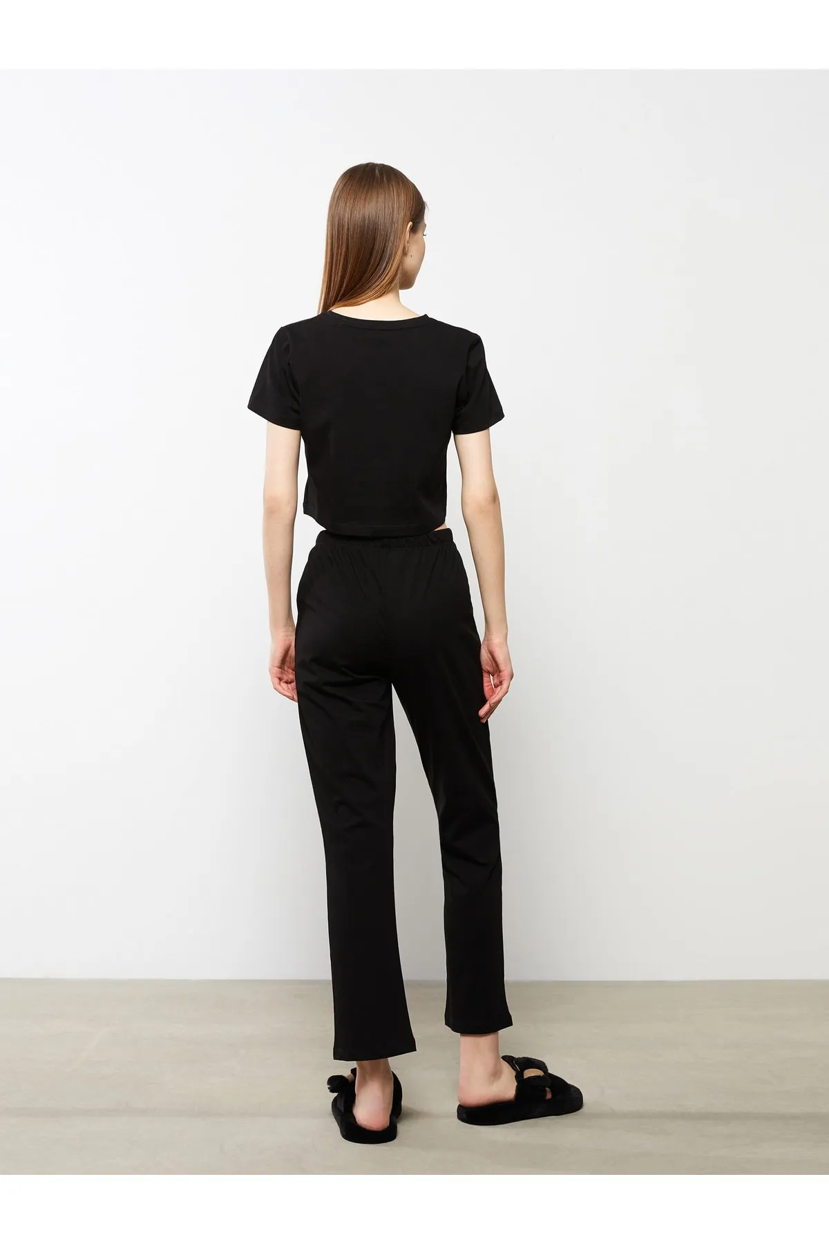 LC Waikiki  Einfarbiges Pyjama-Set aus Baumwolle mit Rundhalsausschnitt und kurzen Ärmeln für Damen