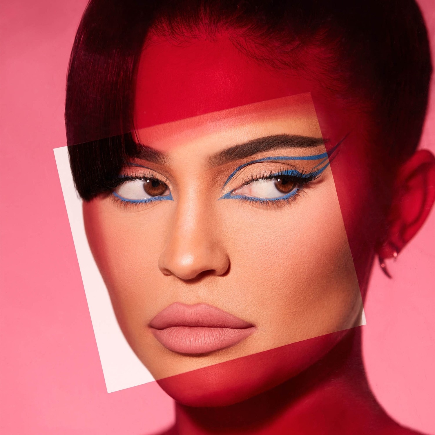 Rozświetlacz Kybrow marki KYLIE COSMETICS