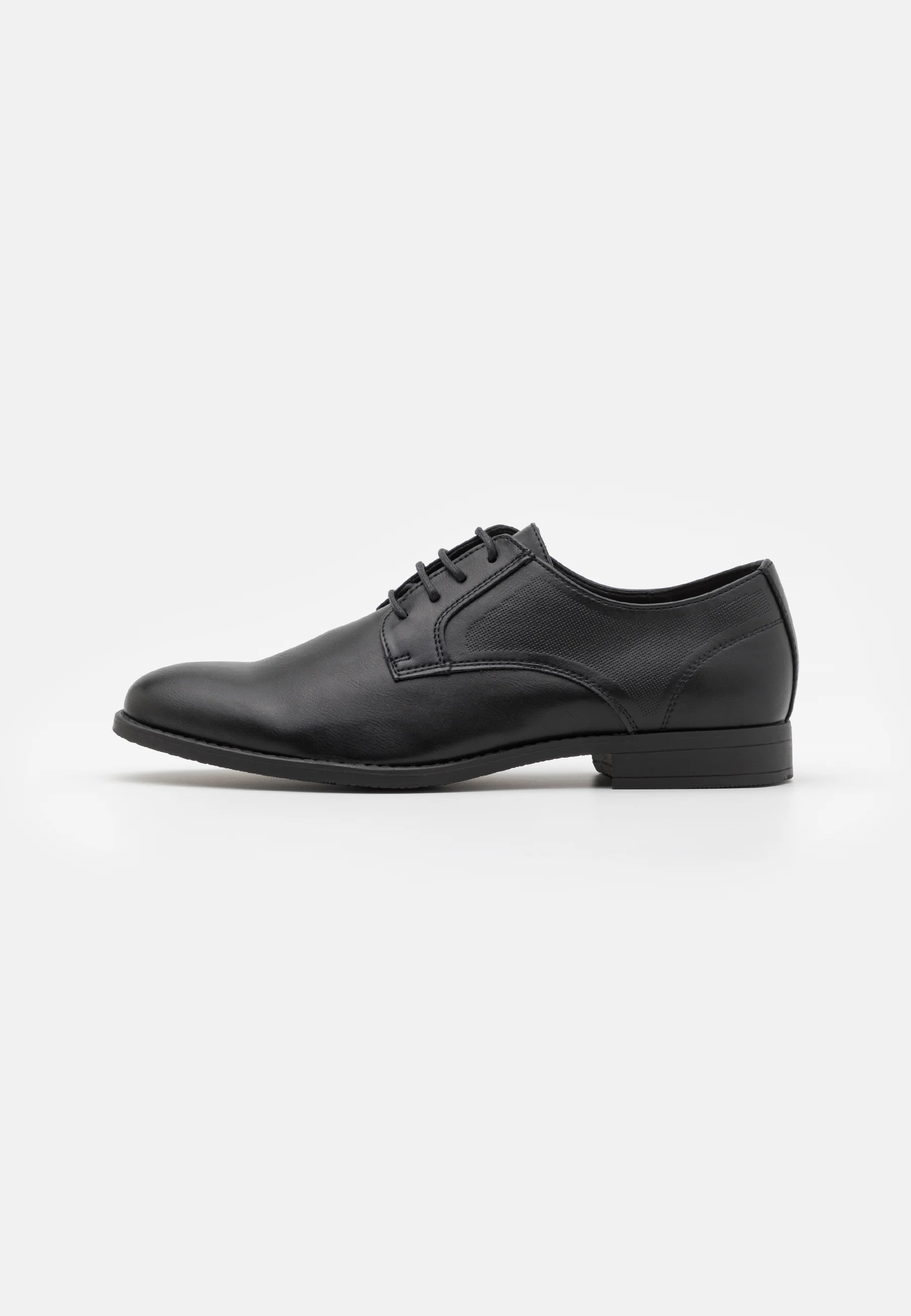 Zapatos con cordones Pier One