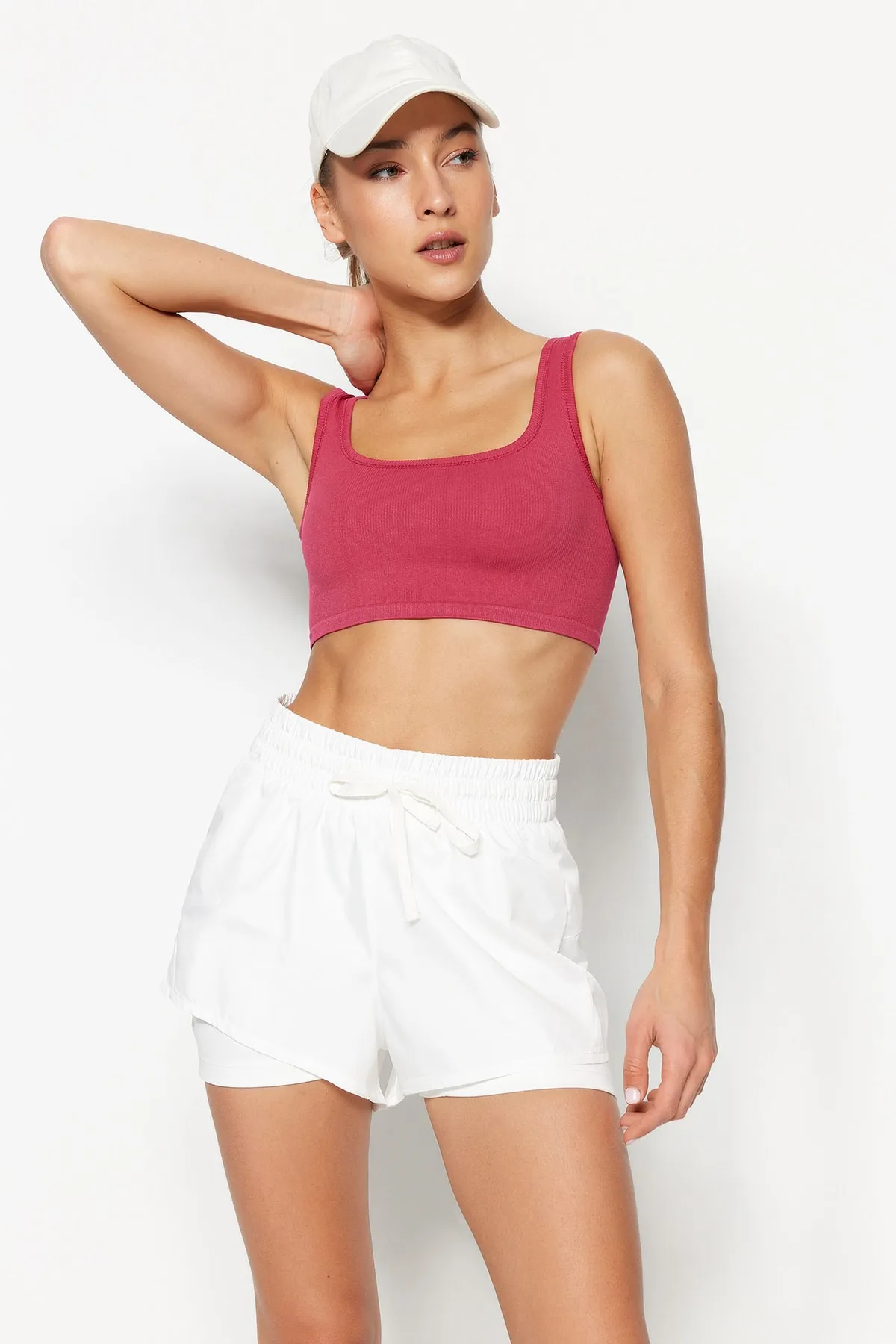 Trendyol Collection  Weiße zweilagige gestrickte Sportshorts aus Fallschirmstoff mit Innenshorts TWOAW21SR0012