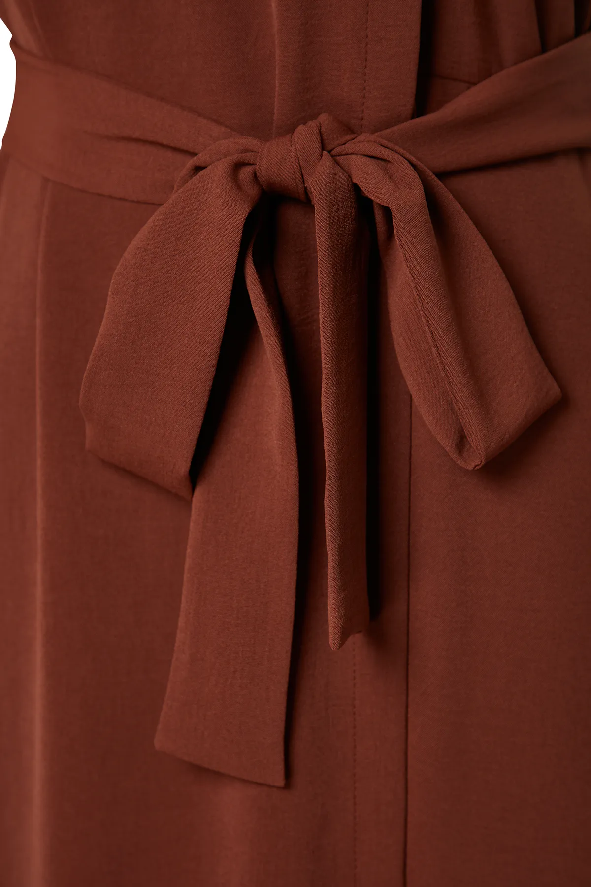 Trendyol Modest  Dunkelbraunes Aerobin-Maxi-Webkleid mit Gürtel TCTAW24EB00070