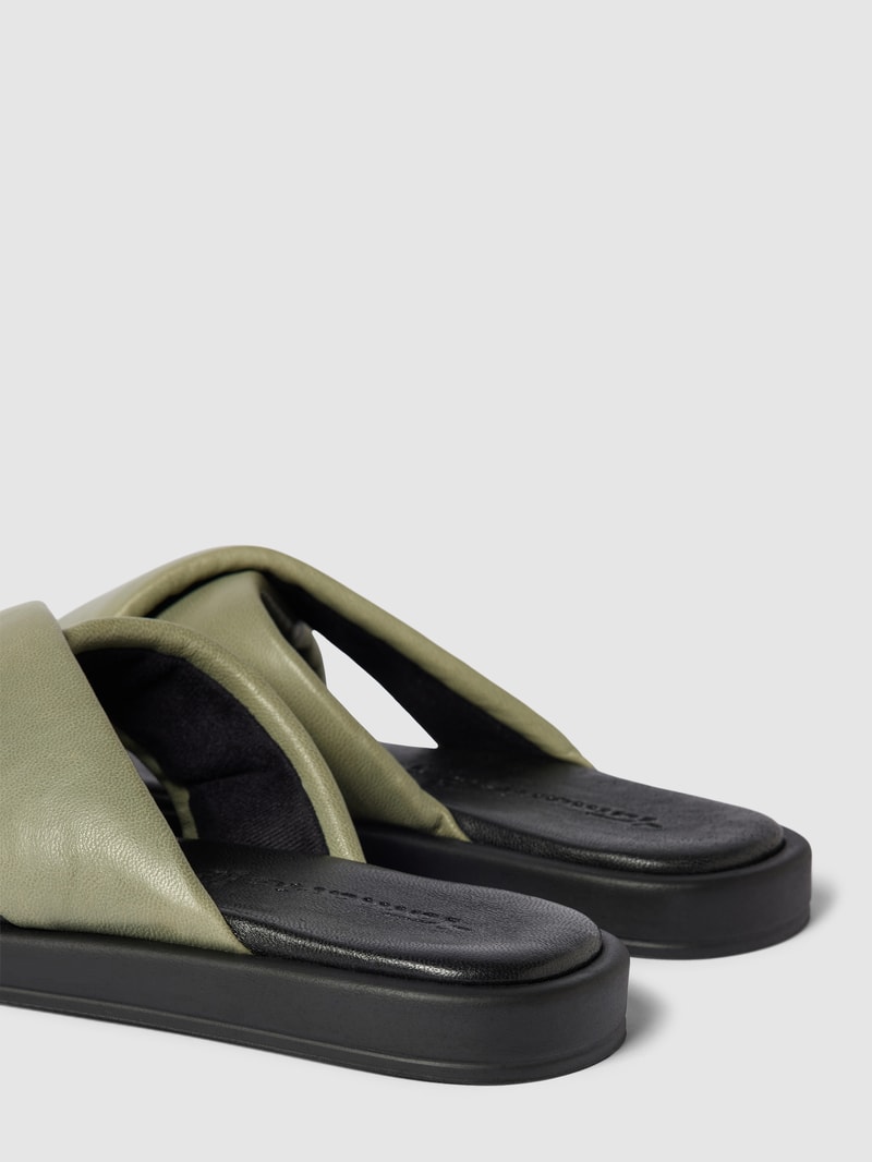 Pantoletten mit breiten Riemen in mint