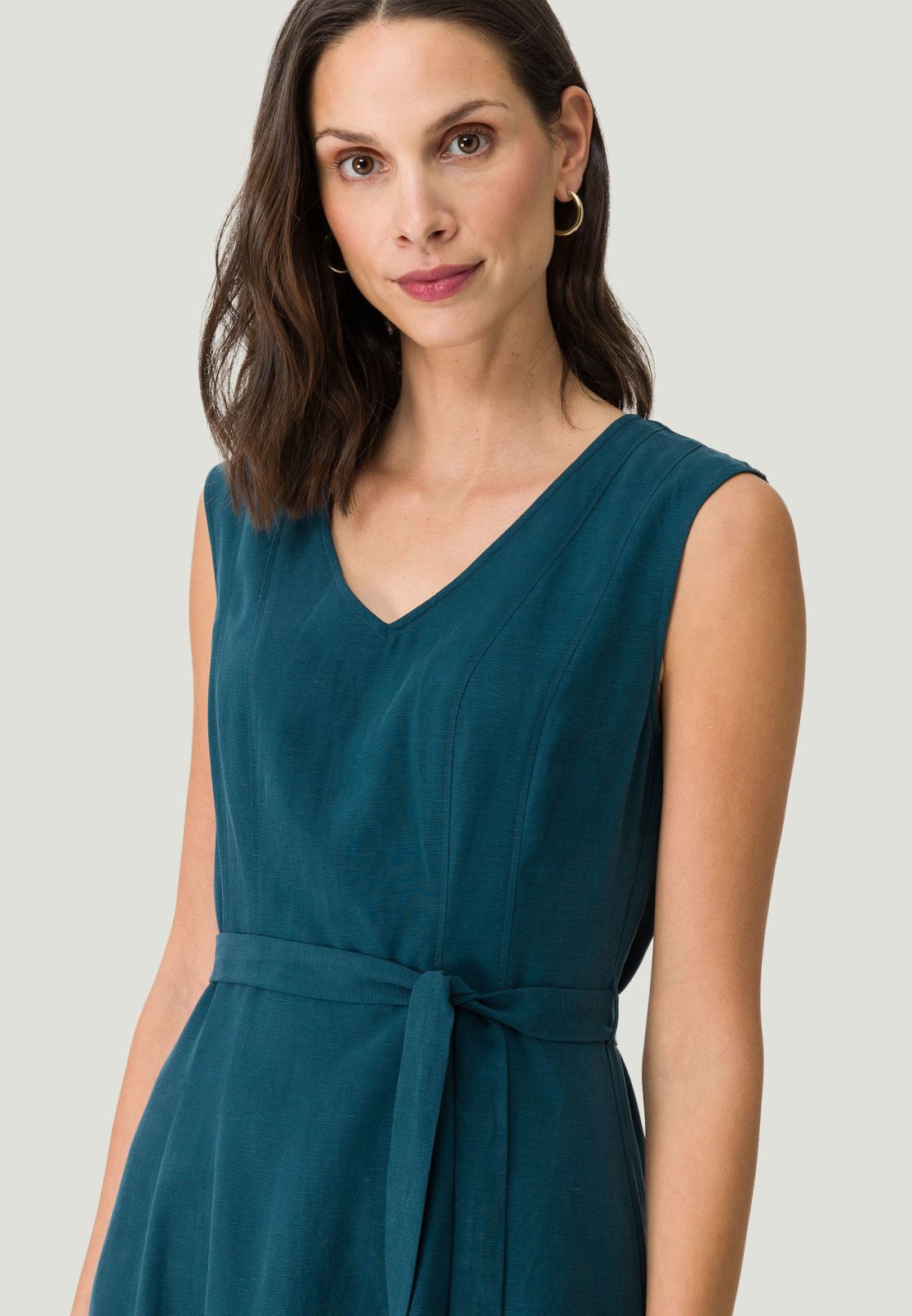 Midikleid mit Bindegürtel