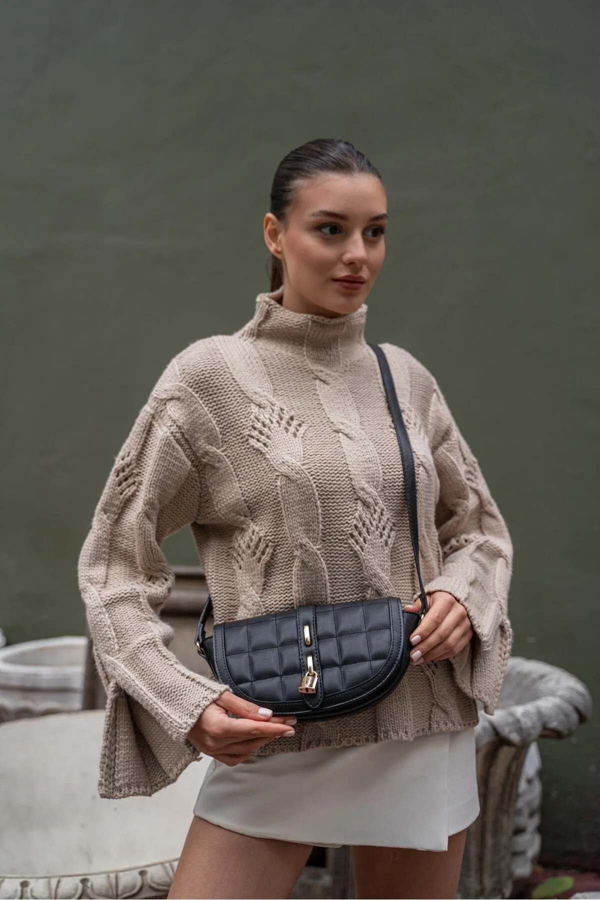 Madamra  Schwarze gesteppte Umhängetasche für Damen