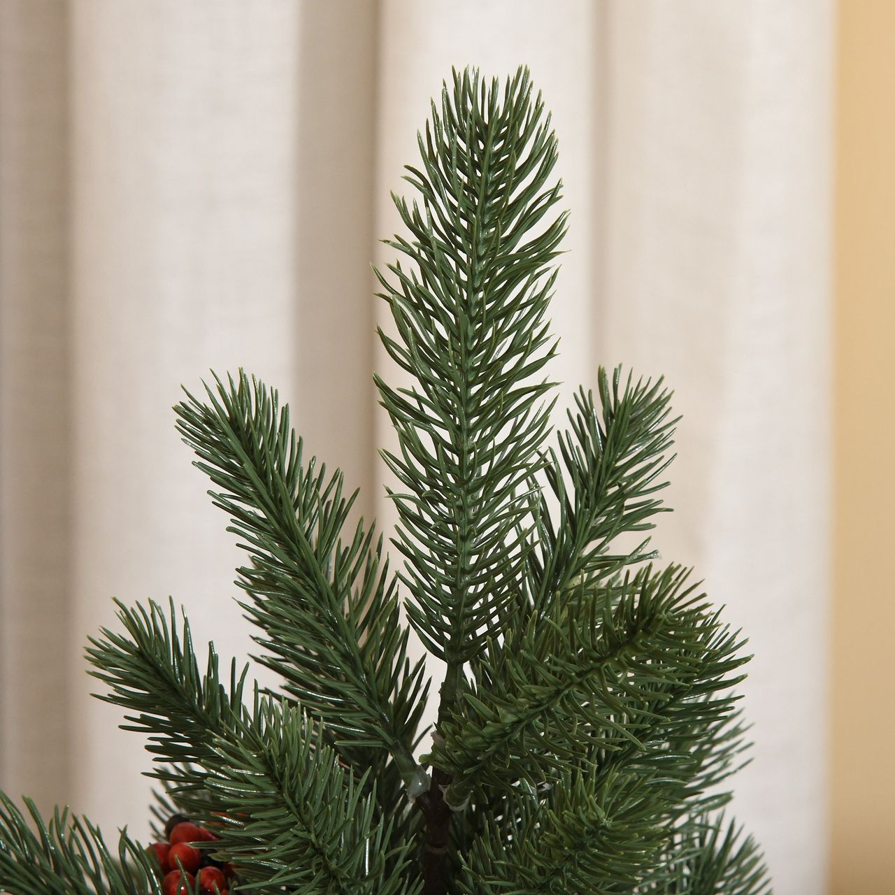 HOMCOM Weihnachtsbaum 50 cm Christbaum mit 4 roten Beeren und 4 Tannenzapfen Kunsttanne 55 Zweige Stabiler und haltbarer Sockel für Tisch und Schreibtisch PE Zement Sackleinen Grün Ø28 x 50 cm