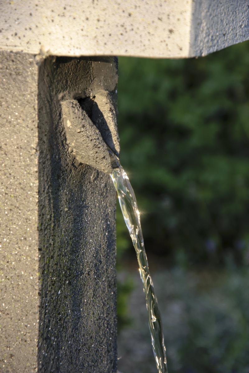 dobar Großer Design-Gartenbrunnen mit 3 Stufen und LEDs