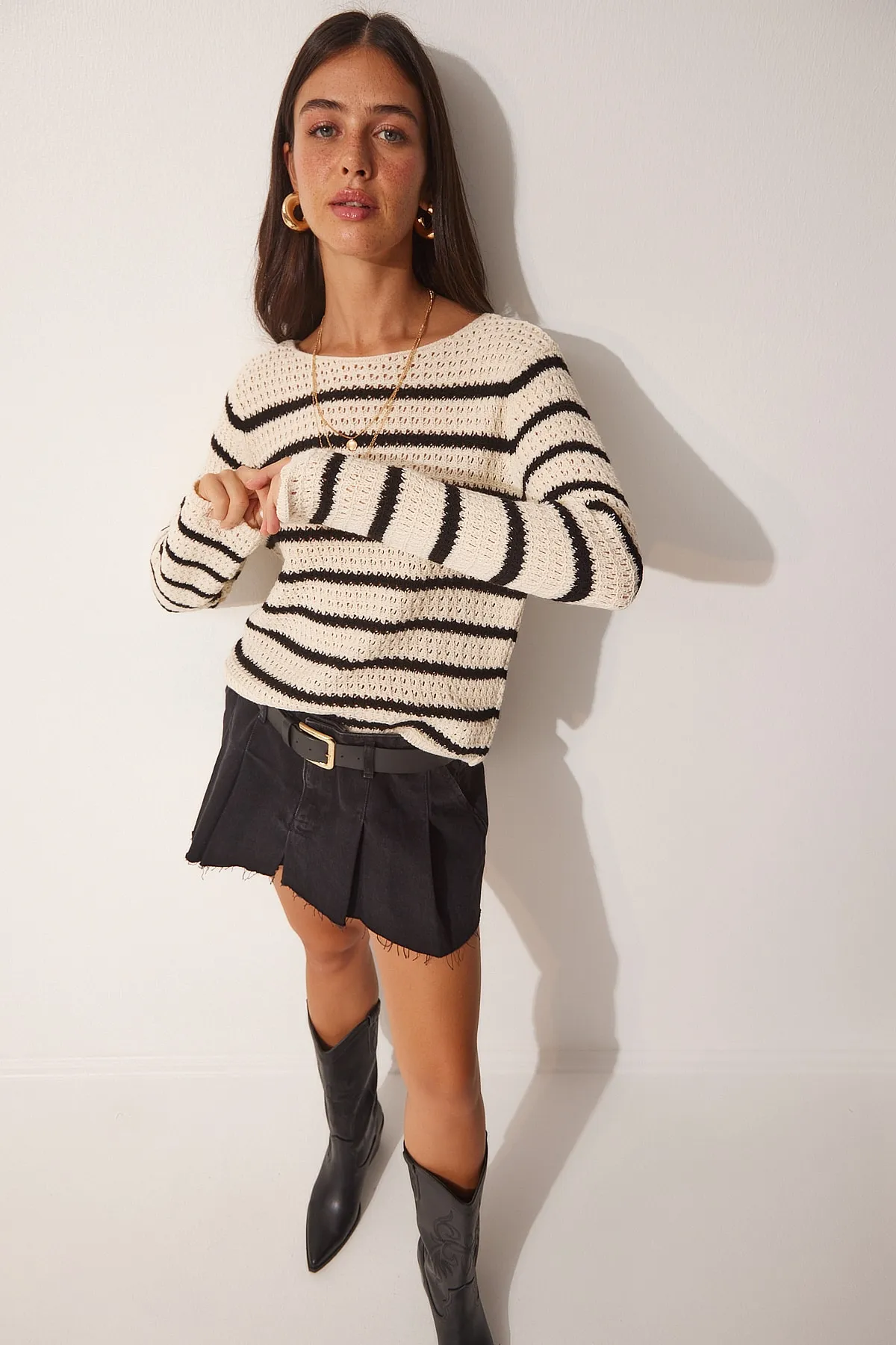 Happiness İstanbul  Cremefarbener Strickpullover mit Streifen und Lochmuster für Damen MX00115