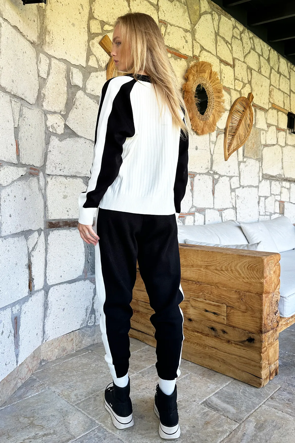 Trend Alaçatı Stili  Ecru-Schwarzes Farbblock-Strick-Bomberjacke- und Joggin-Hose-Oberteil- und Unterteil-Set für Damen Alc-X10996