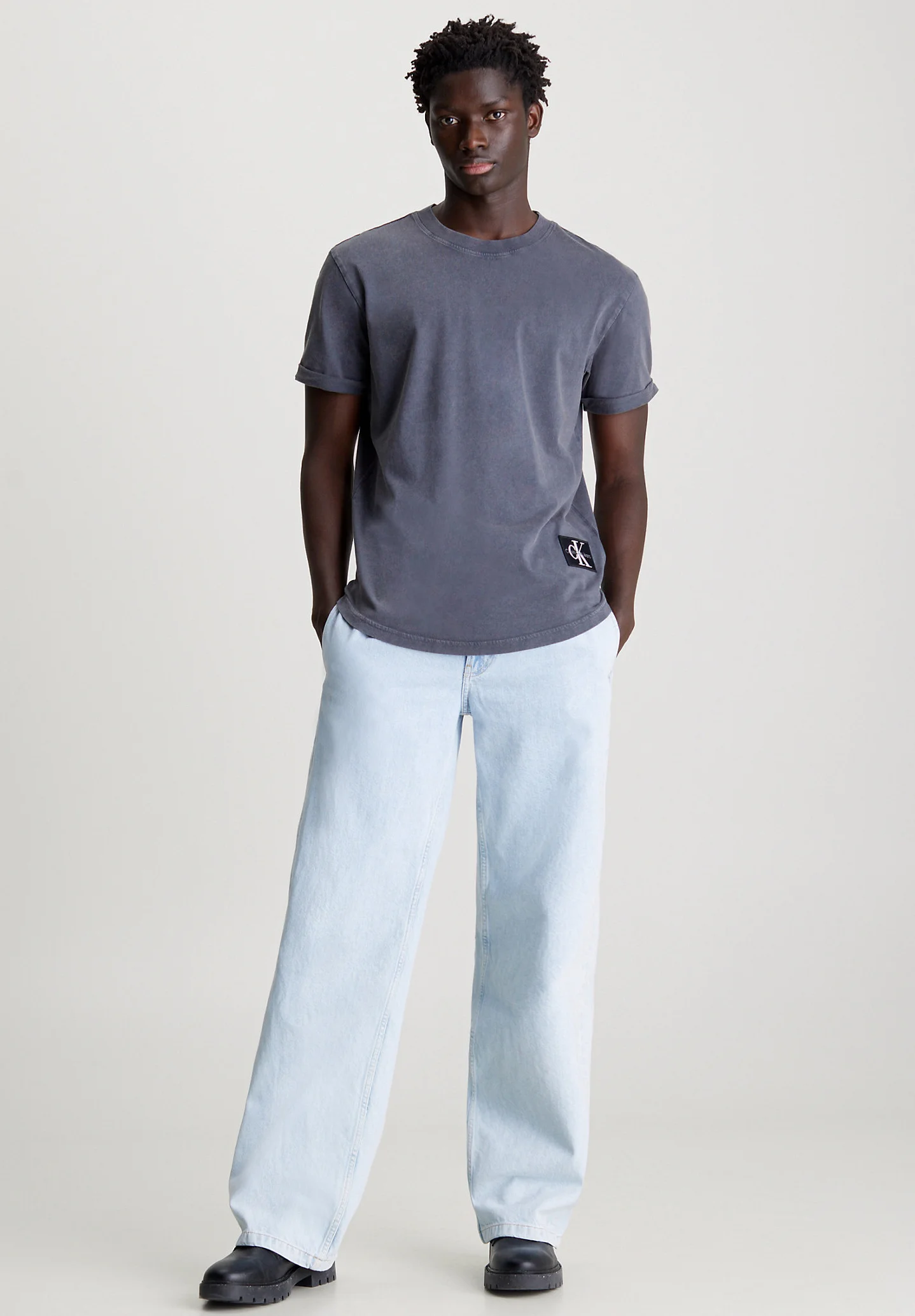 Calvin Klein Jeans CAMISETA LAVADA CON INSIGNIA MONÓLOGO - Camiseta básica