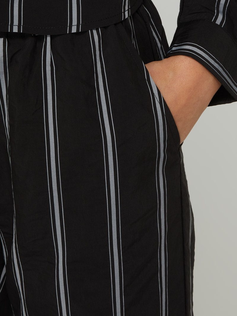 Schlupfhose aus Viskosemischung Modell 'Masmu' in schwarz