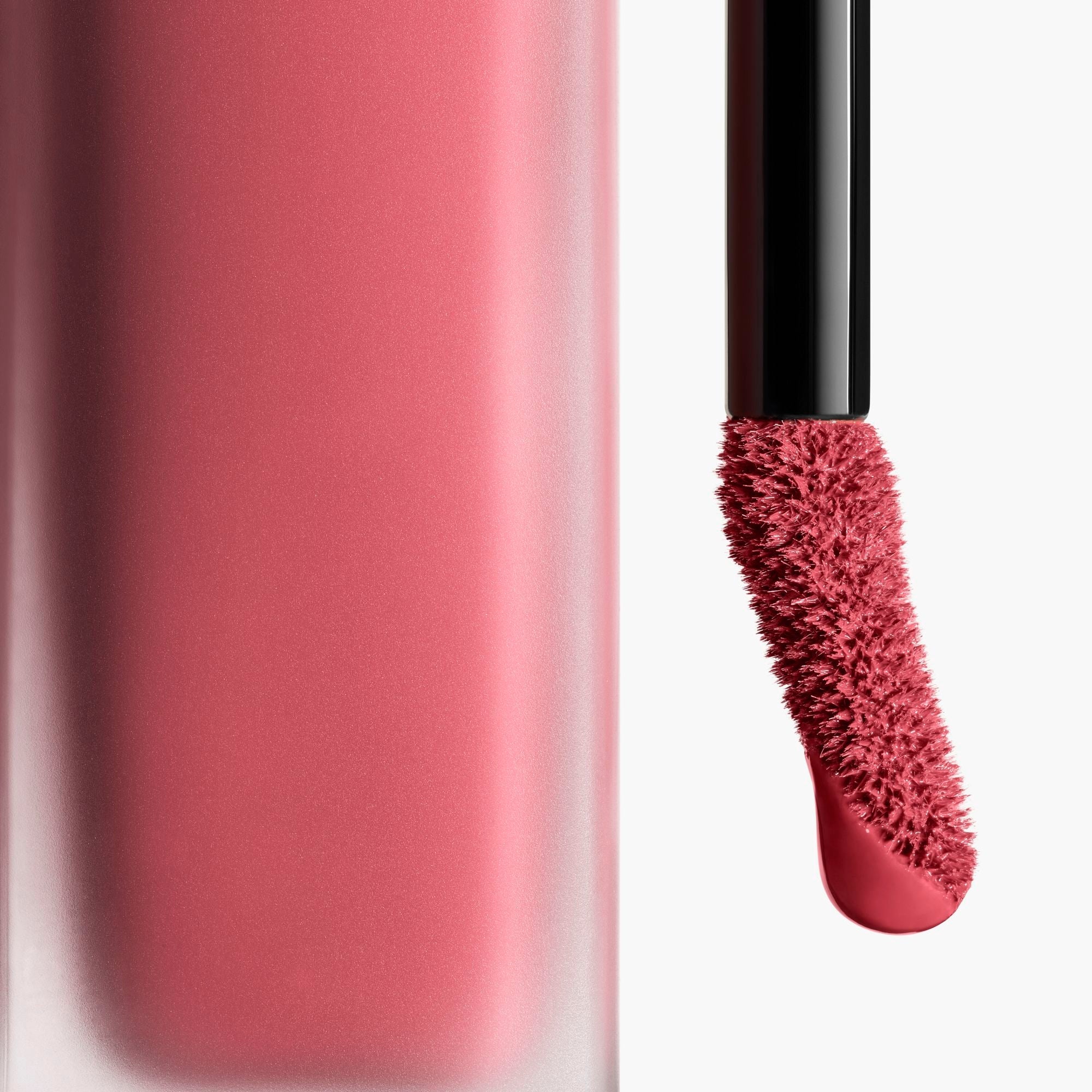 ROUGE ALLURE LIQUID VELVET - LE ROUGE À LÈVRES FLUIDE MAT INTENSE À LA TENUE ULTRA LONGUE DURÉE