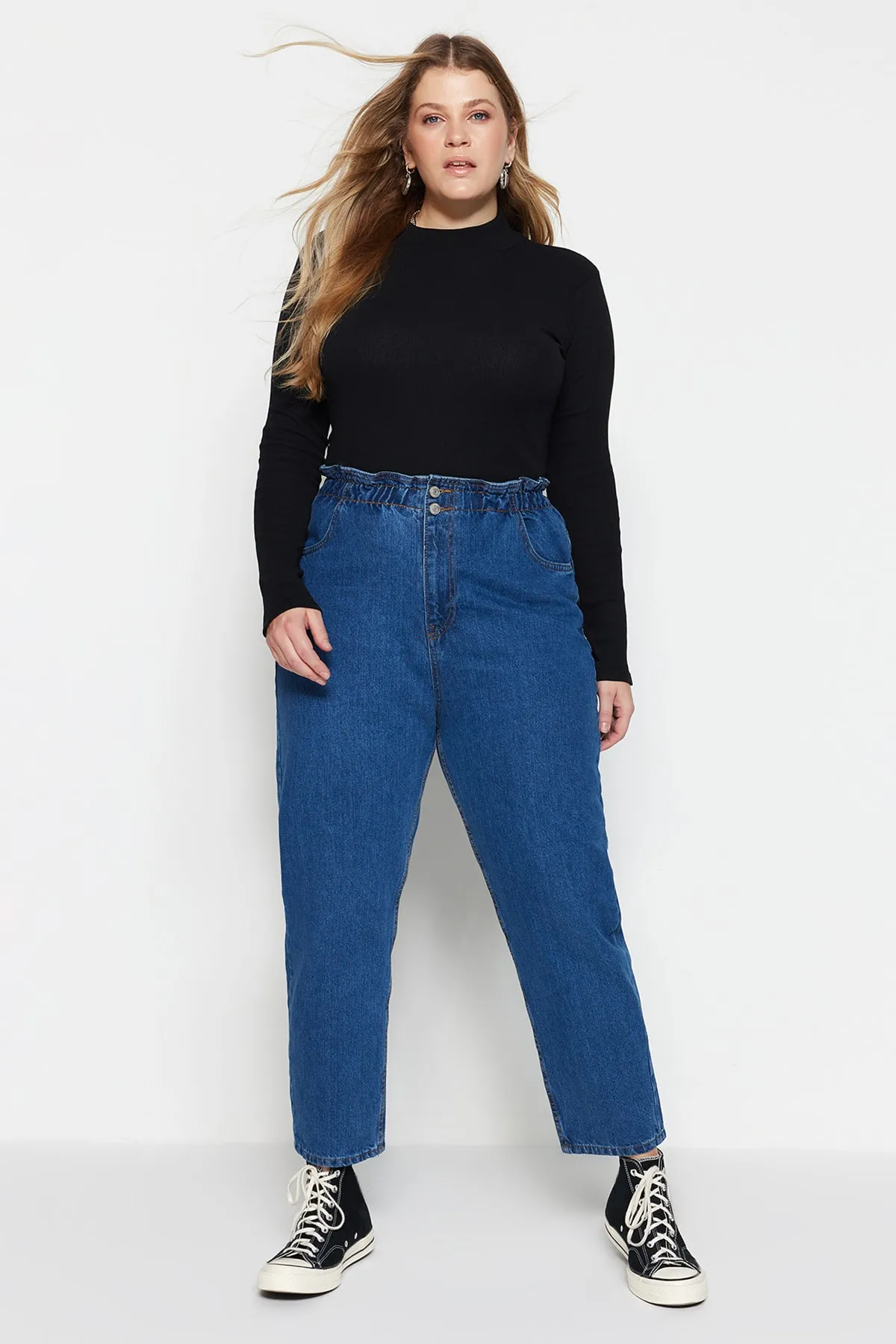 Trendyol Curve  Blaue Mom-Jeans mit hoher Taille und elastischem Bund TBBAW23JE00002