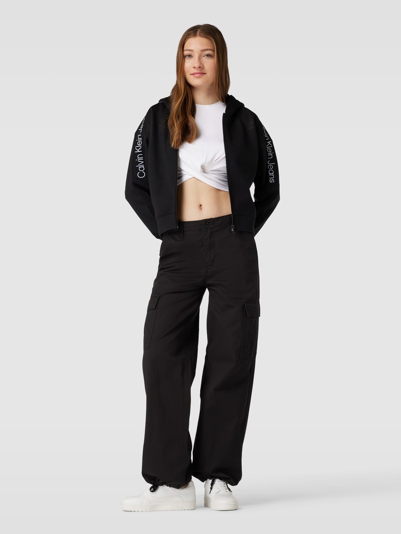 Cropped T-Shirt mit Label-Stitching in weiss