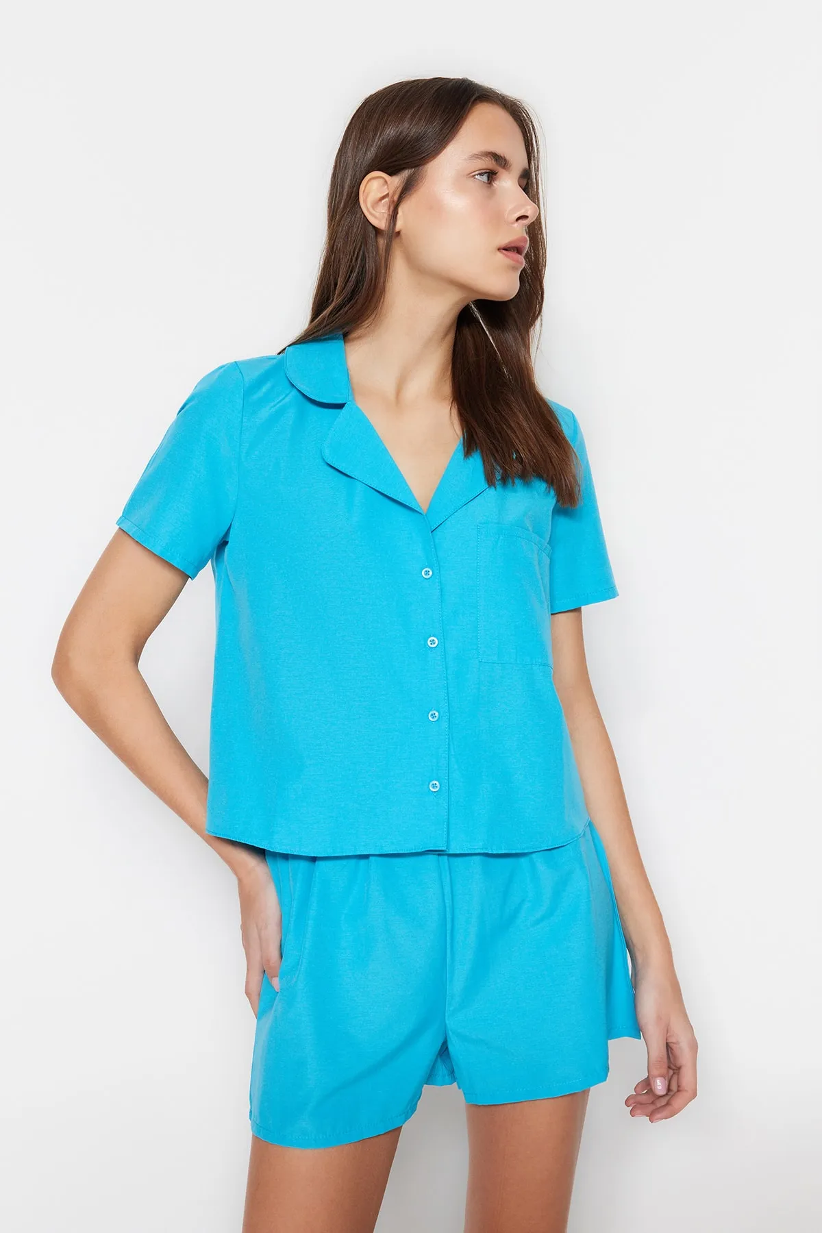 Trendyol Collection  Blaues, gewebtes Pyjama-Set mit Hemd und Shorts aus Frottee-Baumwolle THMSS23PT00132