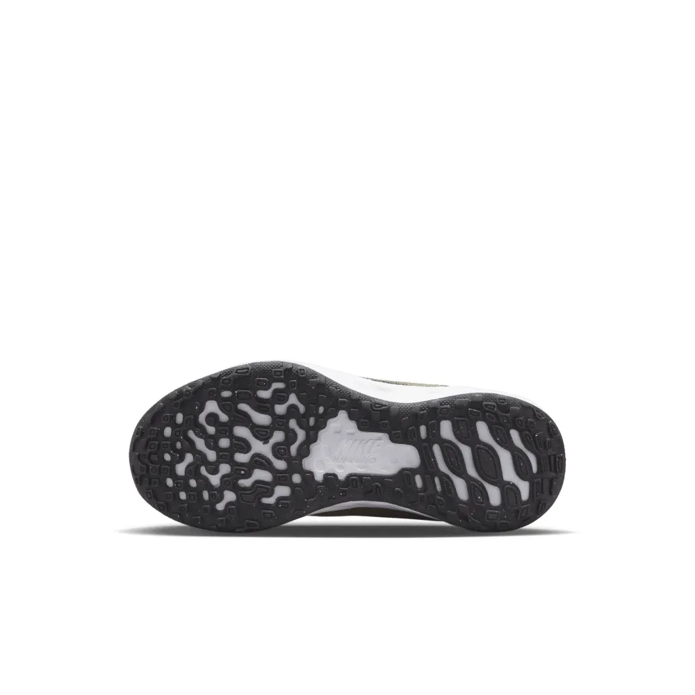 Nike Revolution 6 DD1095-300 / grün