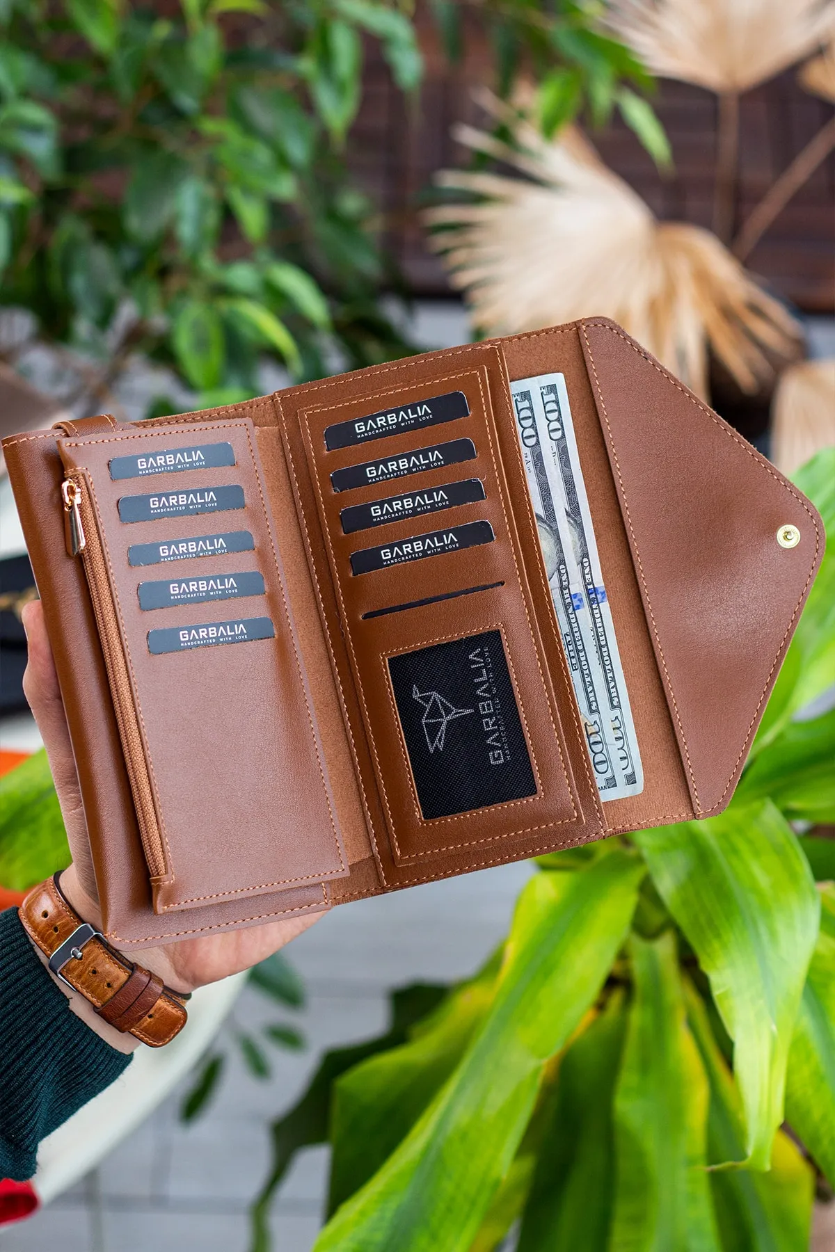 Garbalia  Hellbraune Damenbrieftasche mit Umschlagmodell und Telefon- und Münzfach