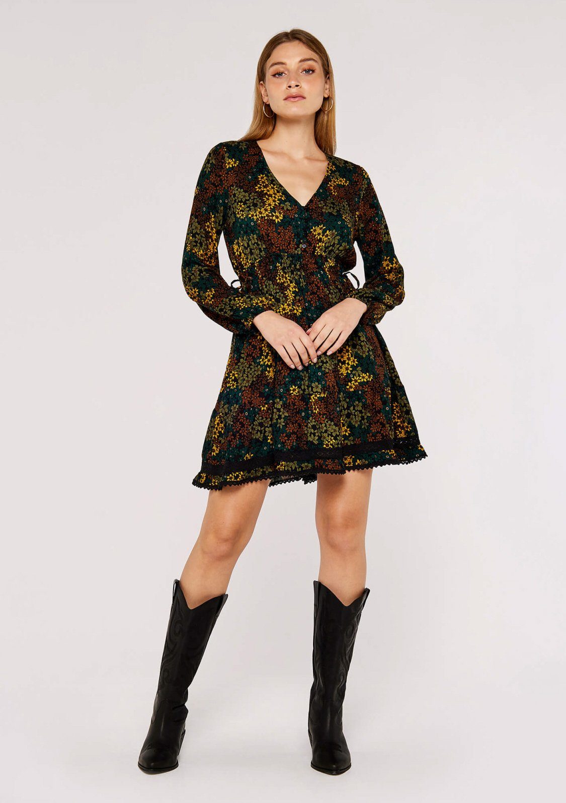 Apricot Druckkleid Daisy Spray Boho V-Neck Dress (1-tlg) mit floralem Druck