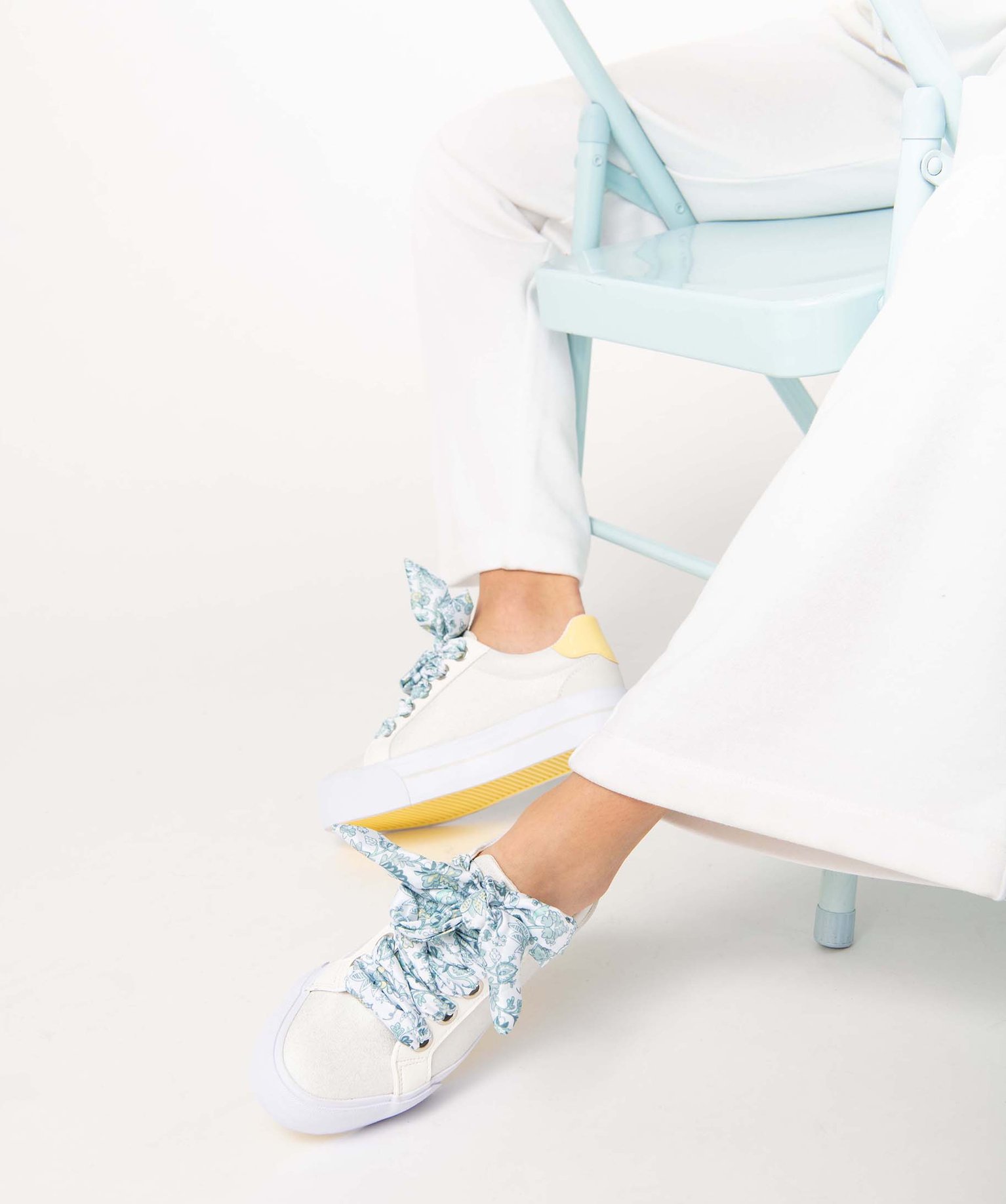 Baskets femme en toile métallisée et lacets foulard jaune | GEMO