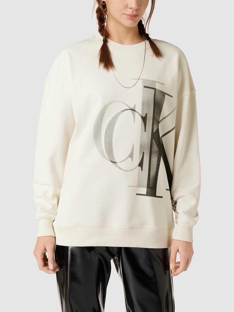 Oversized Sweatshirt mit Label-Detail in offwhite