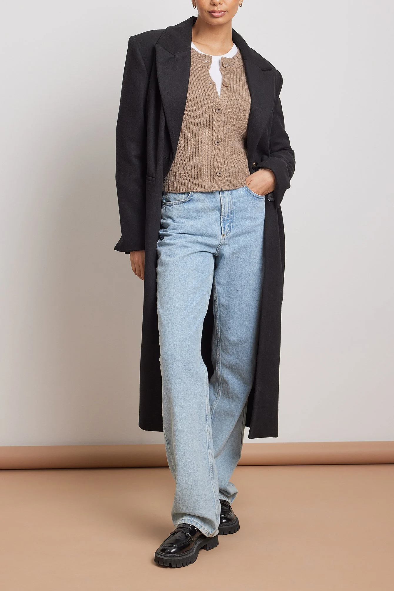 Strickjacke mit Schulterpolster aus Rippstrick