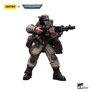 Warhammer 40k Actionfigur 1/18 Astra Militarum Cadian Command Squad Veteran with Medi-pack 12 cm