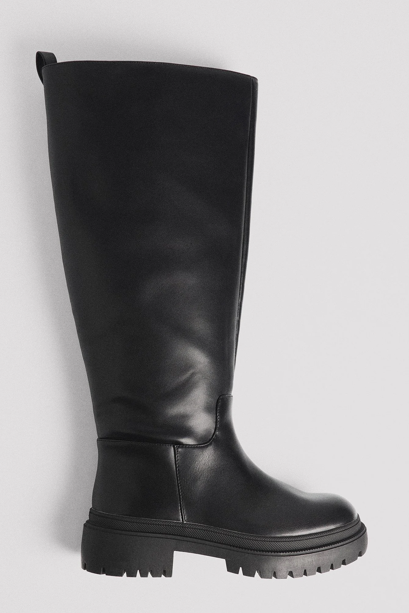 Schaft-Stiefel mit Profil-Sohle