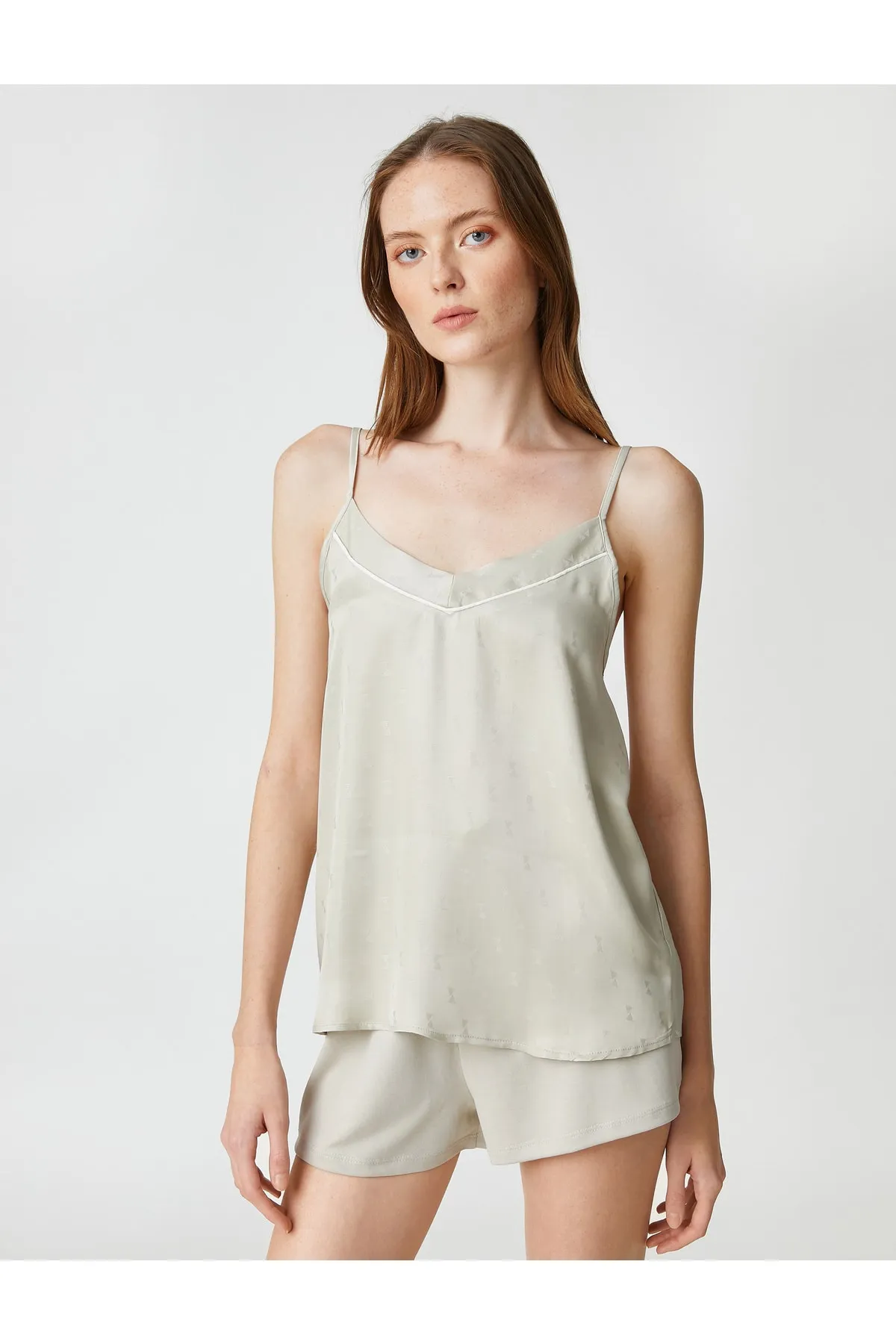 Koton  Satin-Pyjama-Oberteil mit Trägern, Jacquard-V-Ausschnitt