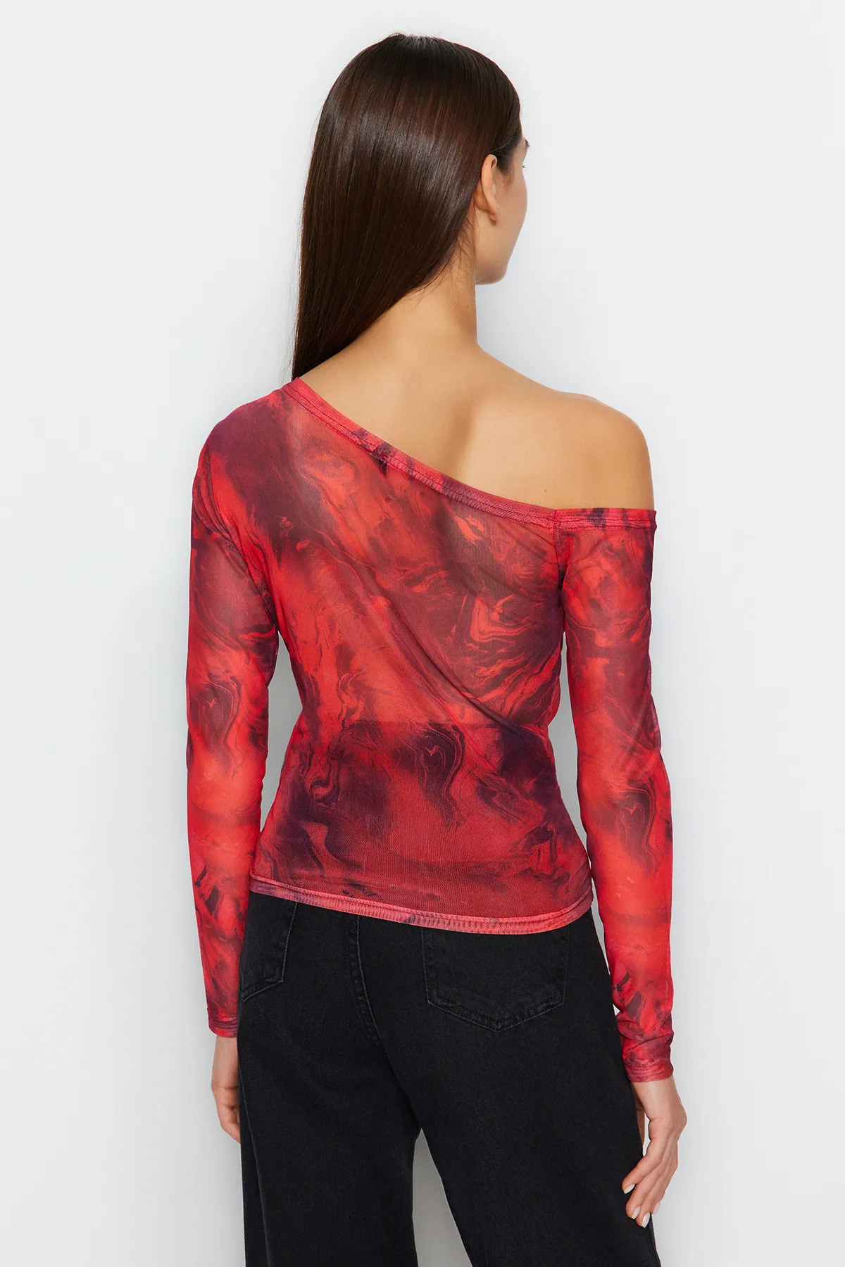 Trendyol Collection  Rote, mit Tüll gefütterte Strickbluse mit asymmetrischem Kragen TWOAW24BZ00051