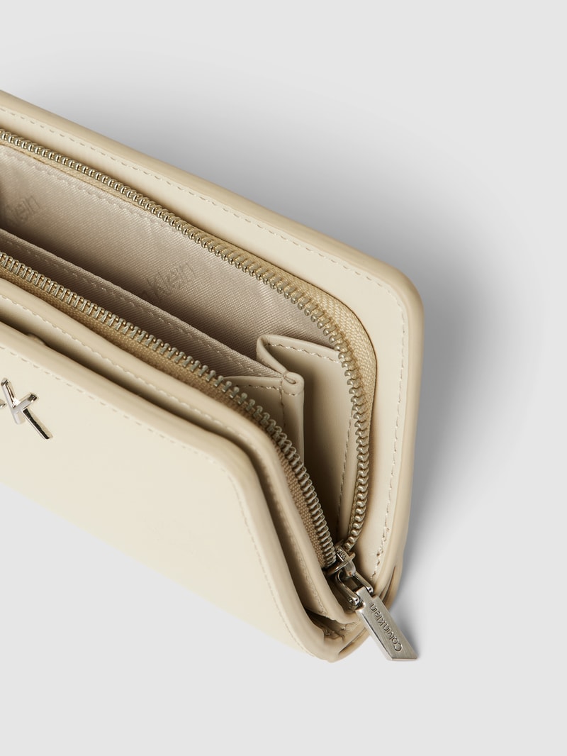 Portemonnaie mit Label-Detail Modell 'FRENCH' in beige