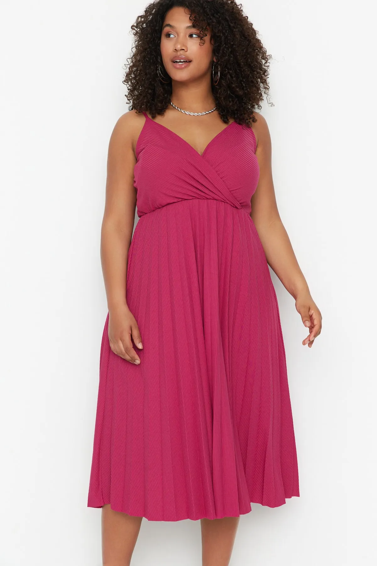 Trendyol Curve  Fuchsiafarbenes, zweireihiges Strickkleid mit Kragen und Trägern TBSSS22EL1565