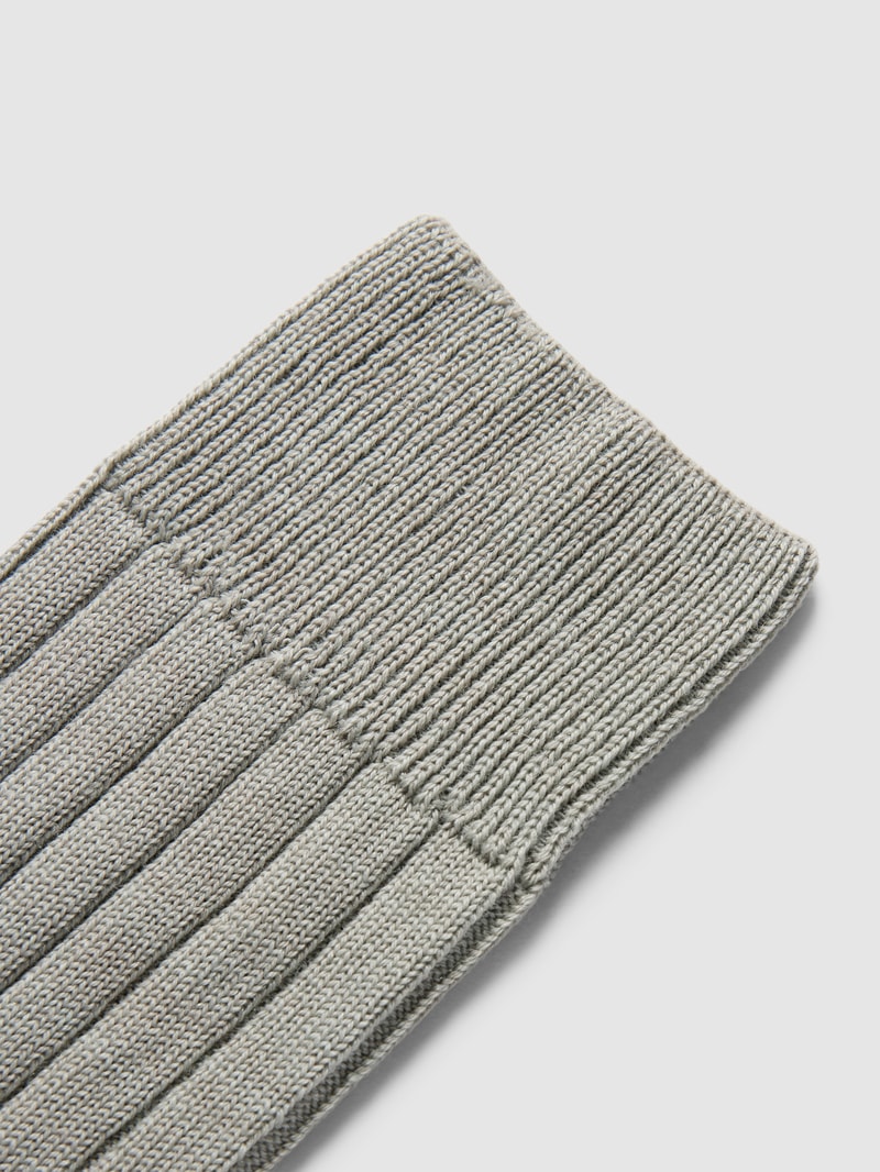 Socken mit elastischem Rippenbündchen in silber
