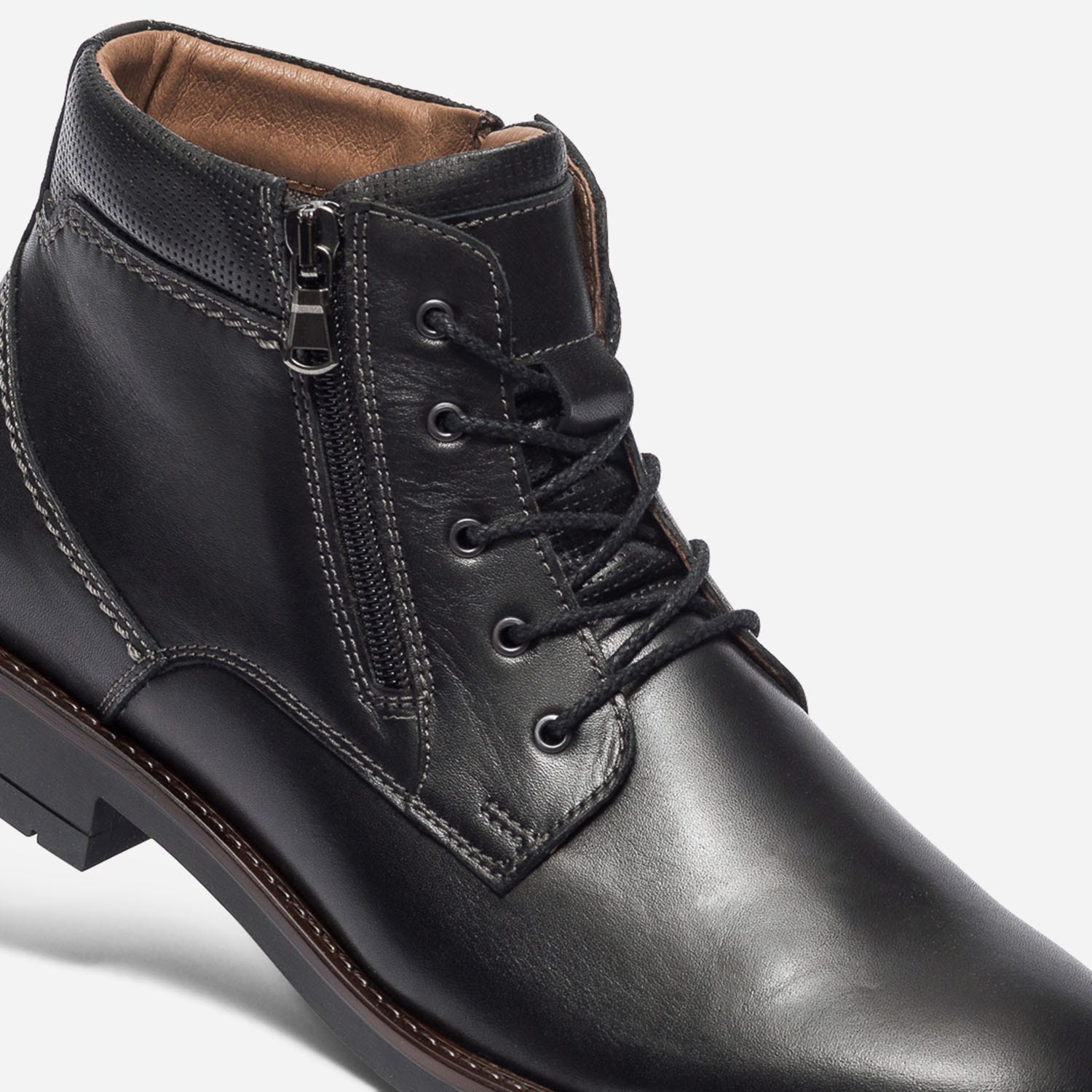 Boots noir en cuir à lacet et zips
